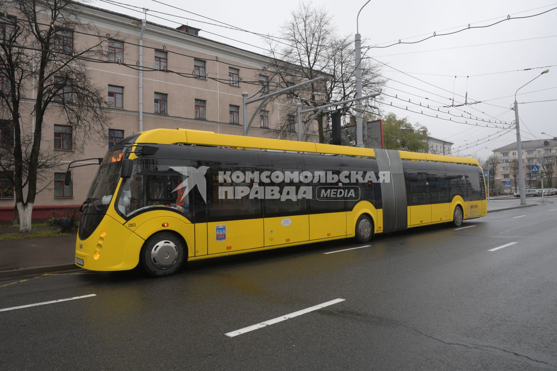 Беларусь, Минск.  Электробус на улице города.