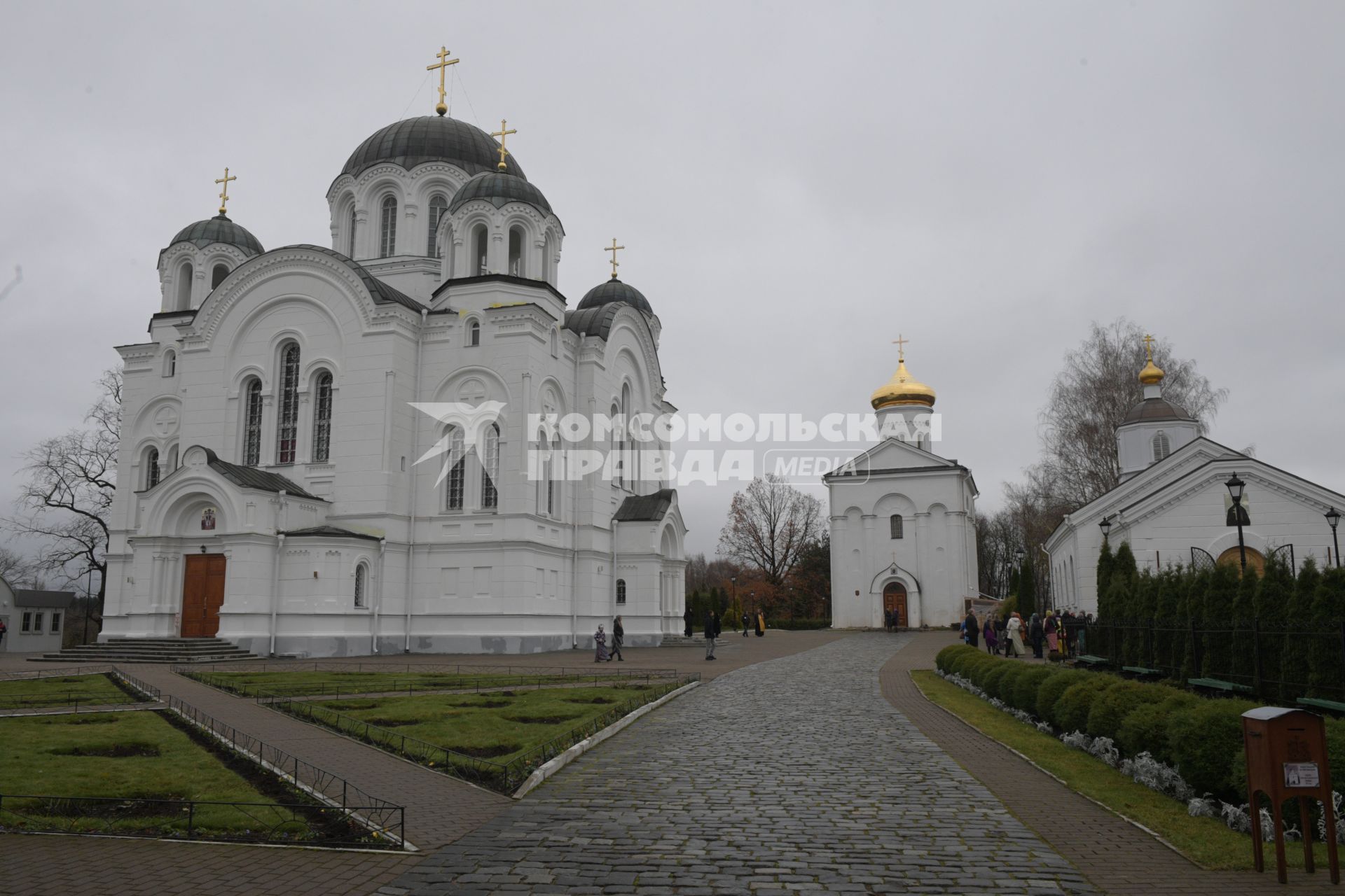 Беларусь. Минская область. Полоцк. Вид на Крестовоздвиженский собор.