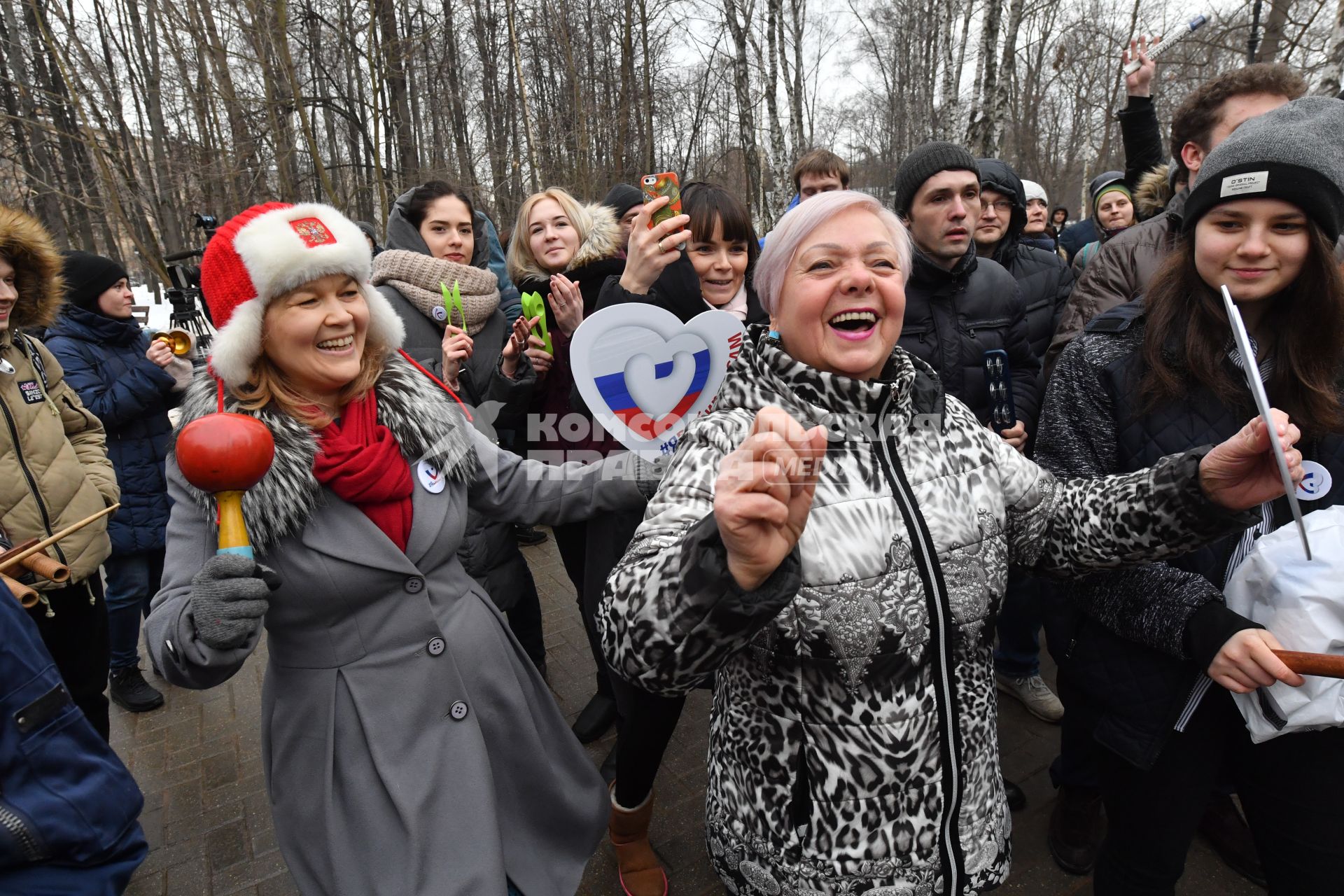 Москва. Участники флешмоба `Я выбираю сам` в поддержку выборов президента РФ, который прошел в парке им.  Воровского.