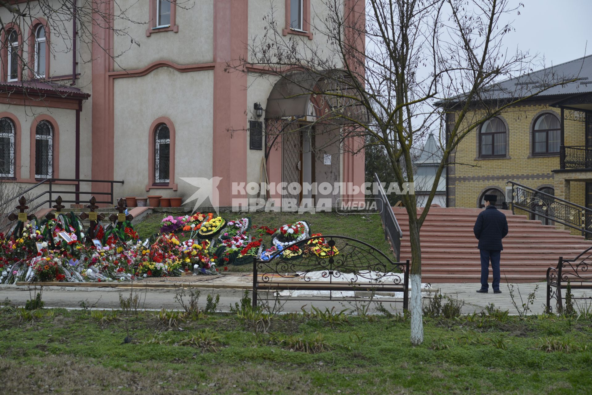 Республике Дагестан, г. Кизляр. Могилы погибших прихожан при нападении на Свято-Георгиевский храм.