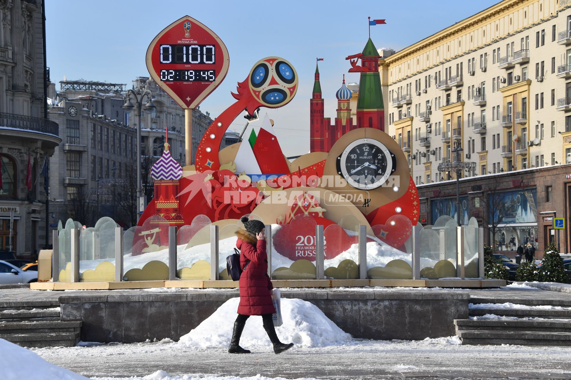 Москва.  Часы обратного отсчета  ЧМ по футболу 2018  на Тверской  улице.