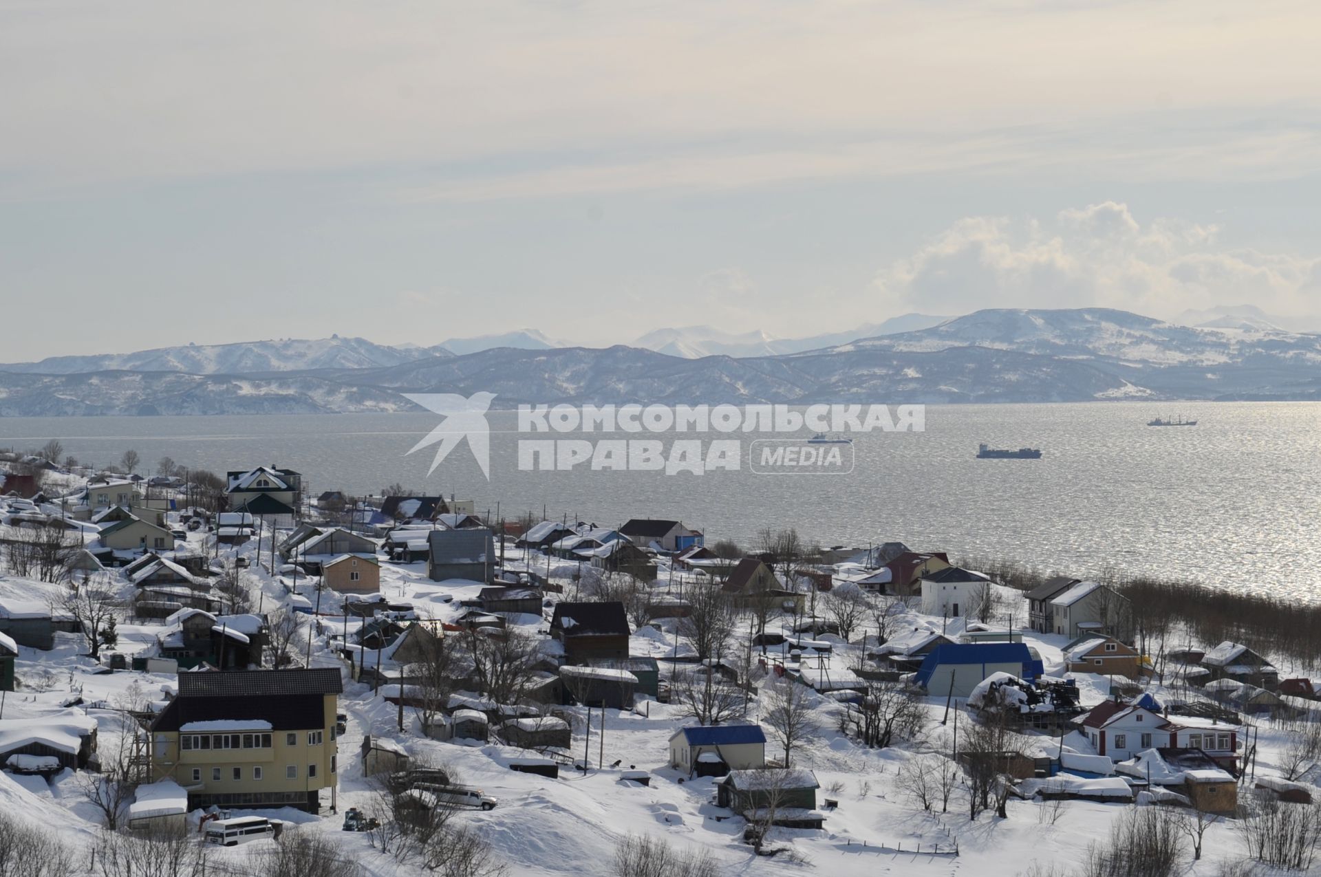 Петропавловск-Камчатский. Вид на город и Авачинскую бухту.