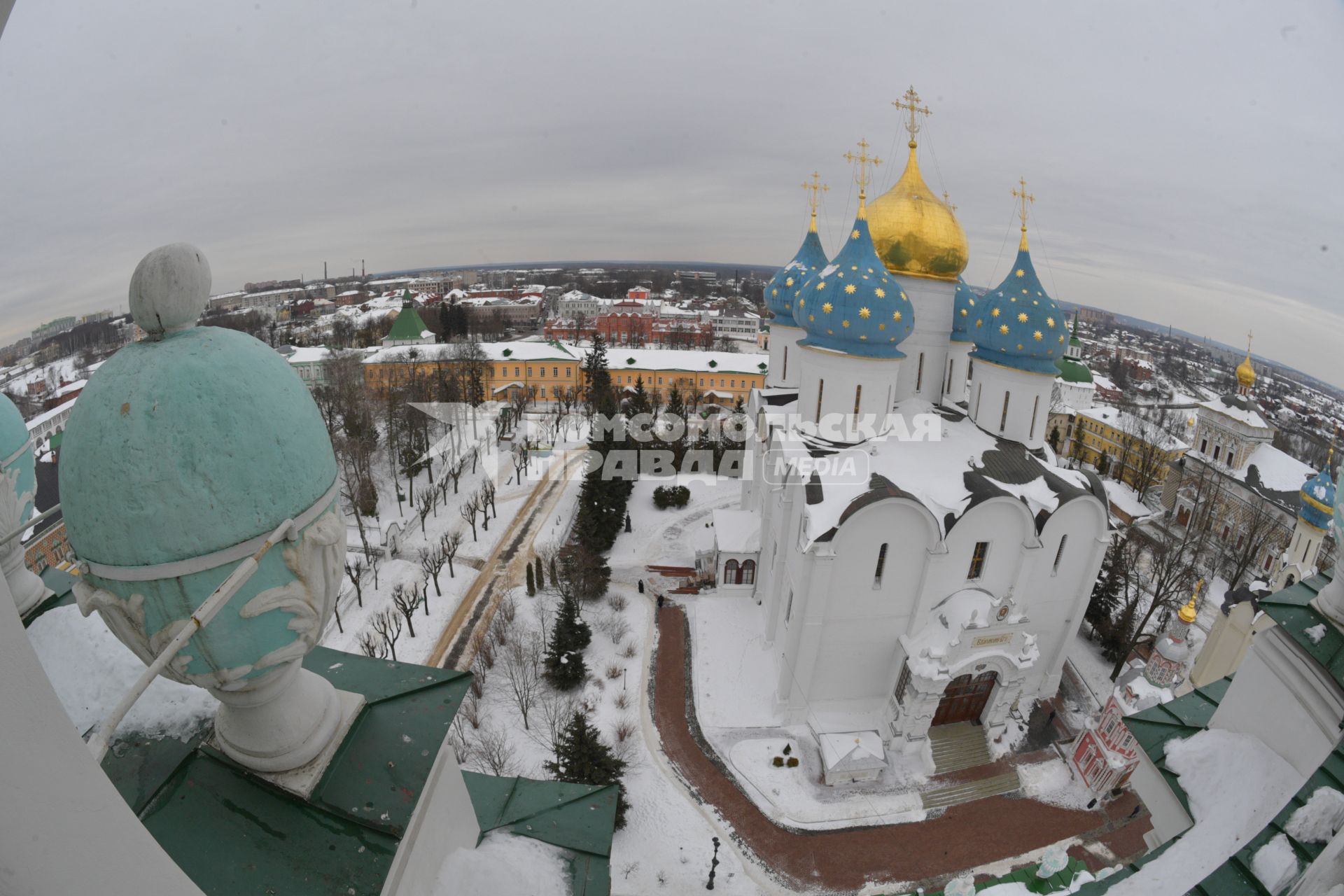 Сергиев Посад. Вид с высоты на Свято-Троицкую Сергиеву  Лавру.