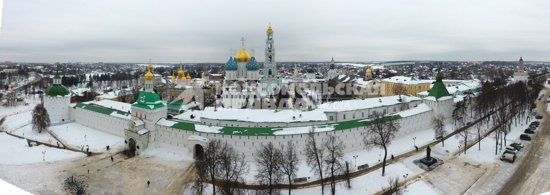 Сергиев Посад. Вид с высоты на Свято-Троицкую Сергиеву  Лавру.