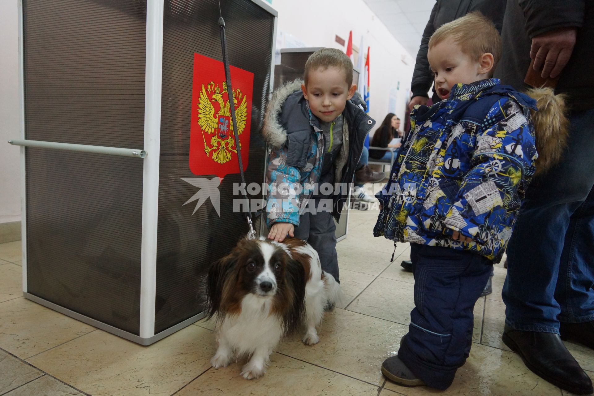 Самара. Дети на выборах президента РФ на избирательном участке #3011.