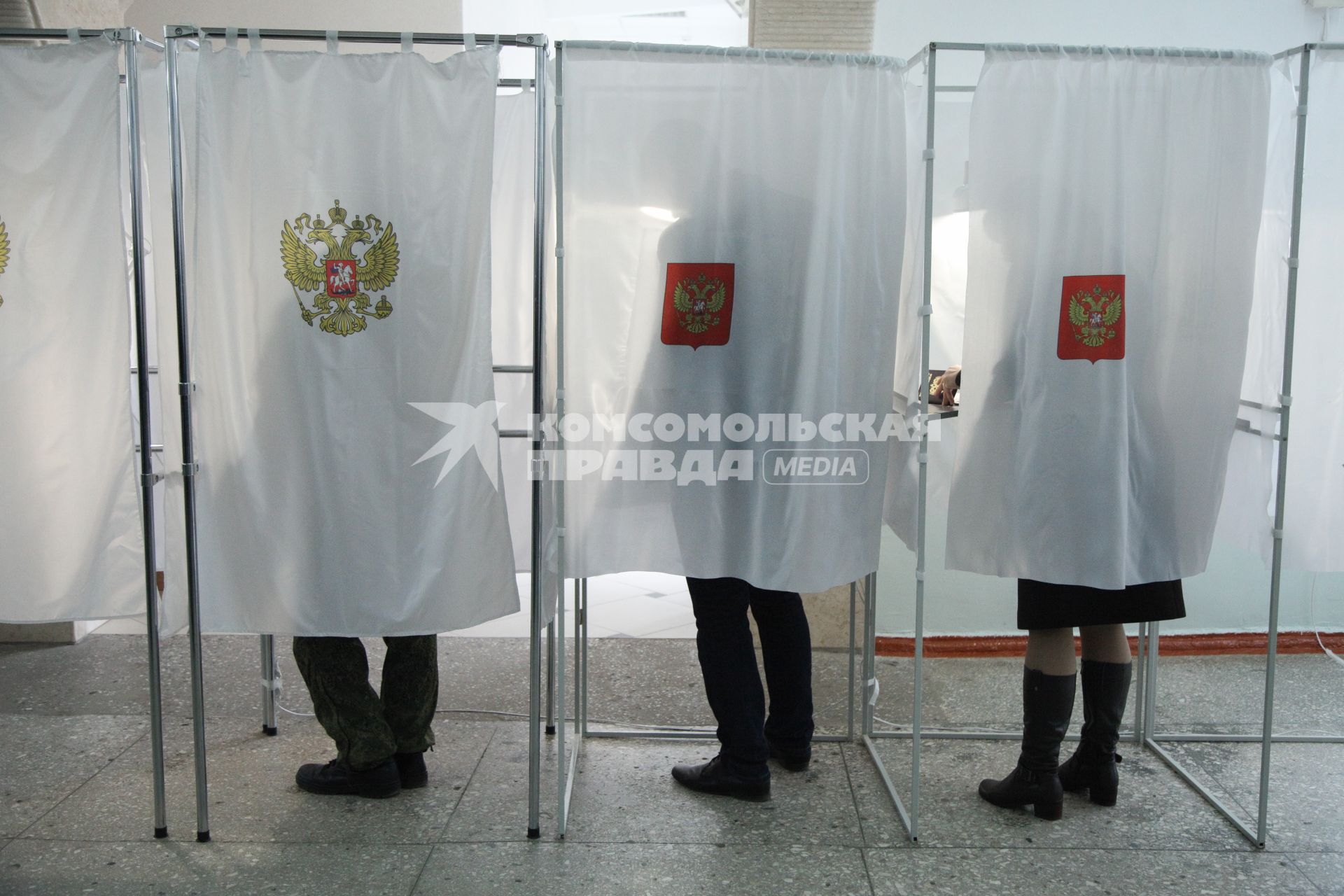 Ставрополь.  Избиратели  во время голосования на выборах президента РФ.