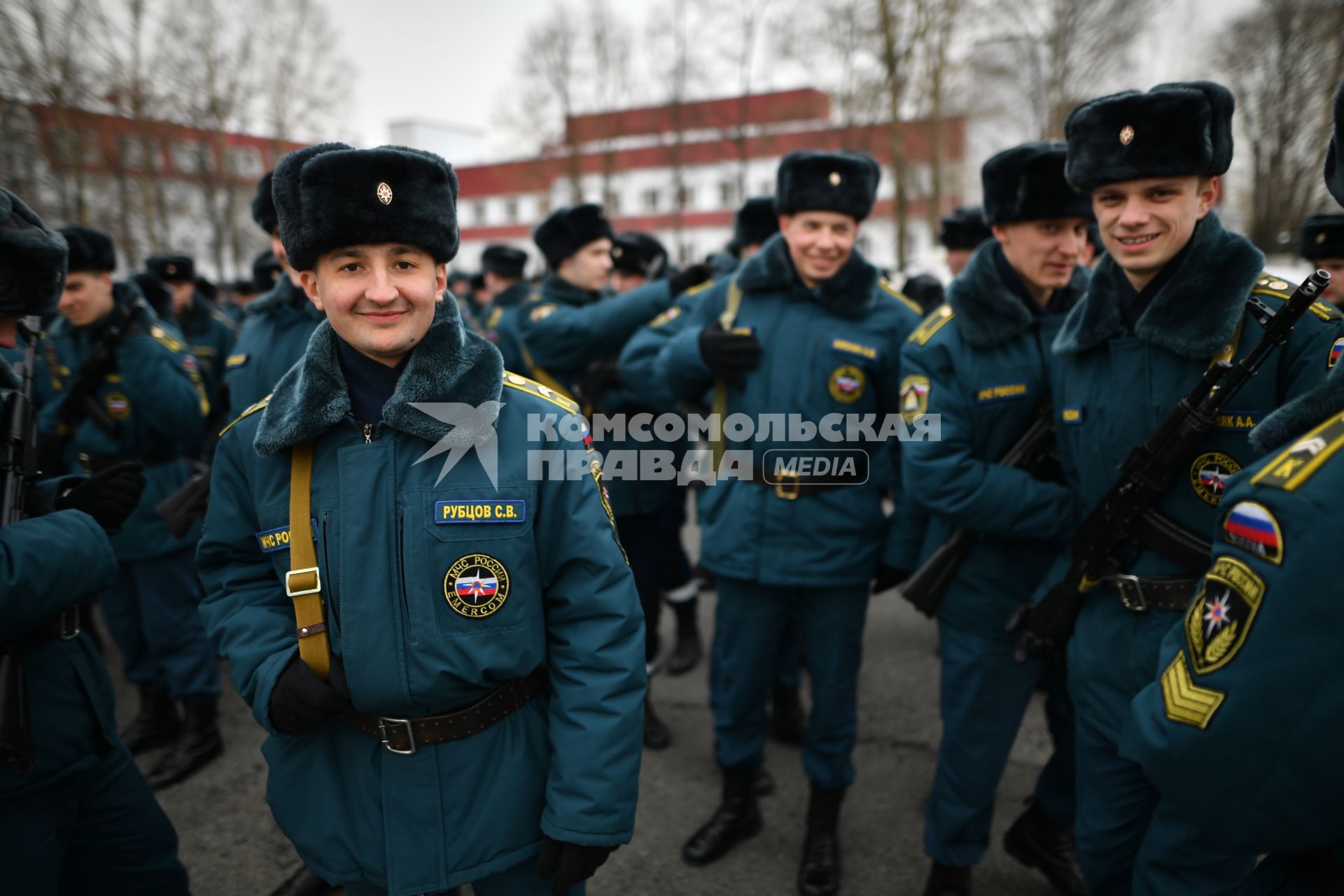 Московская область. Курсанты МЧС во время репетиции к Параду Победы на плацу Академии гражданской защиты МЧС.