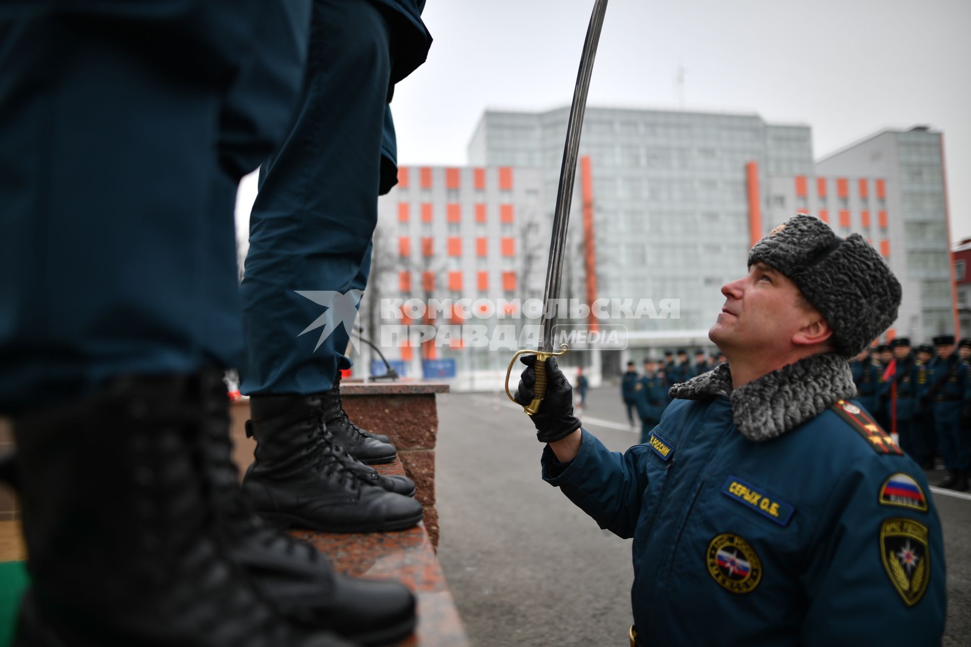 Московская область. Курсанты МЧС во время репетиции к Параду Победы на плацу Академии гражданской защиты МЧС.