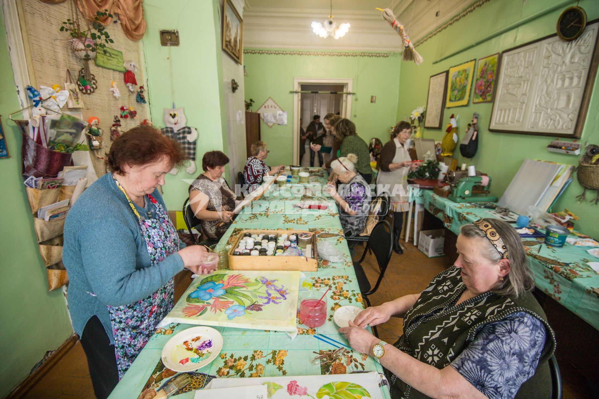 Юрьевец.  Кружок рукоделия для  пожилых людей.