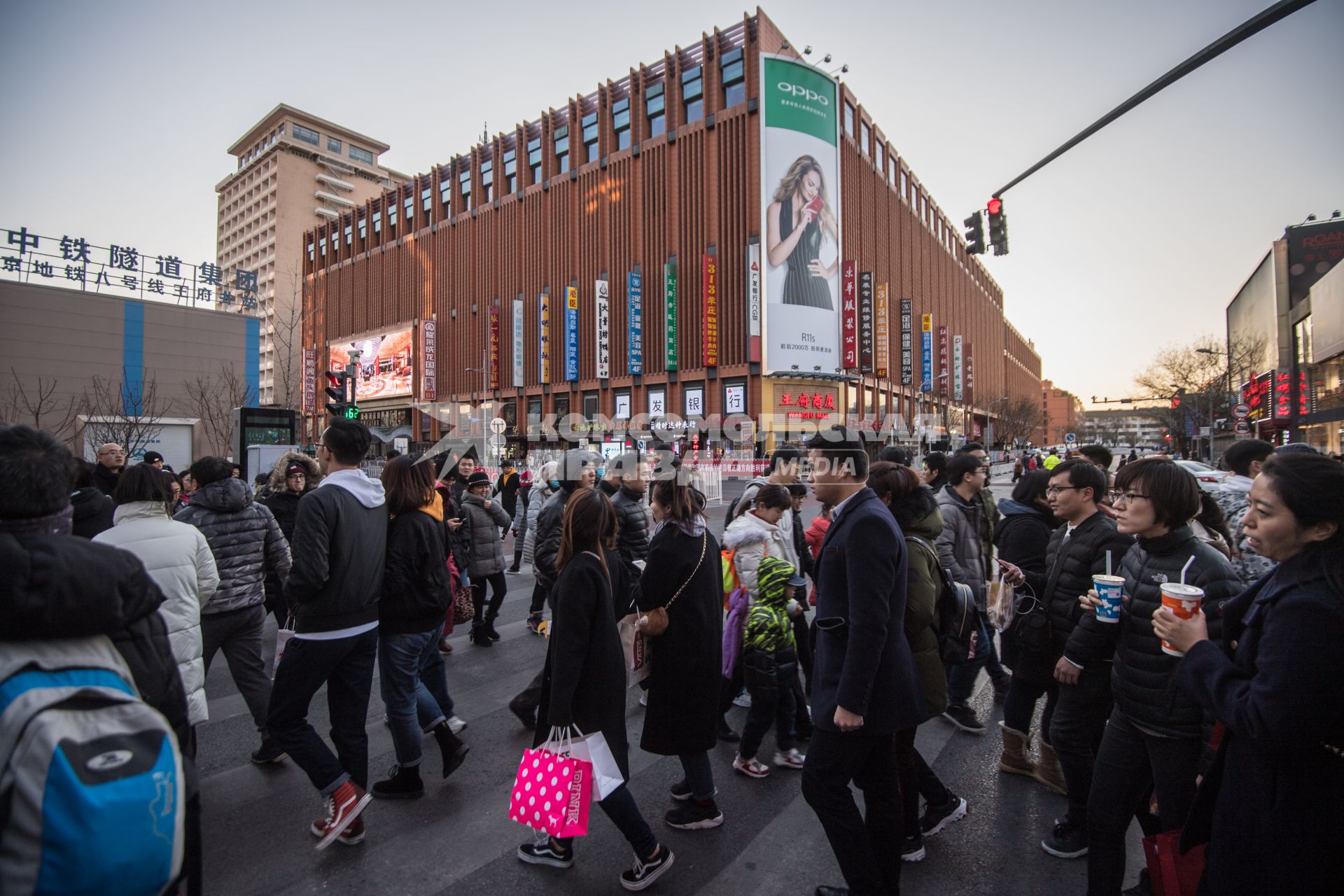 Китай, Пекин. Улица Ванфуцзин (Wangfujing).