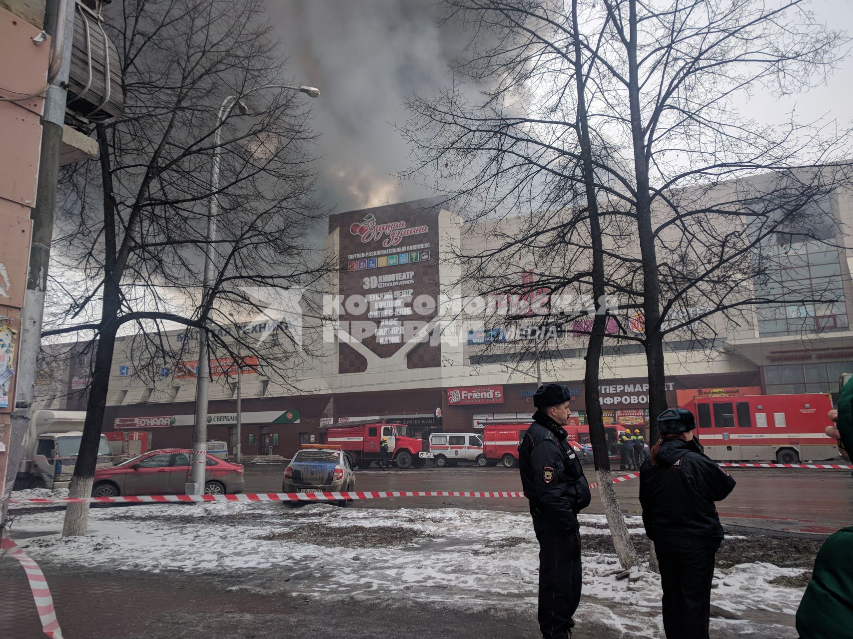 Кемерово. Пожар в ТЦ `Зимняя вишня`.