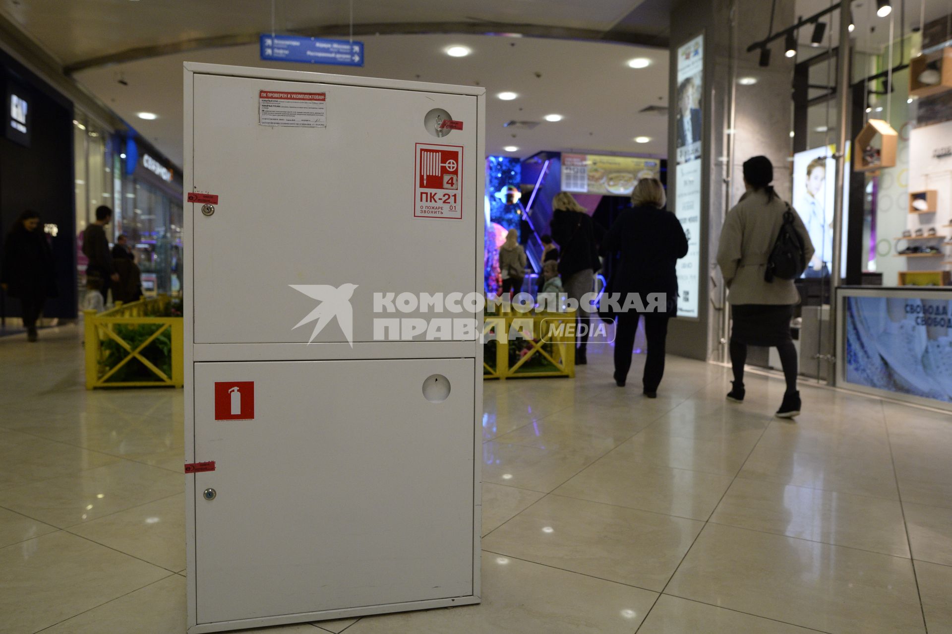 Москва. Пожарный шкаф ПК-21 в торгово-развлекательном центре `Европейский`.