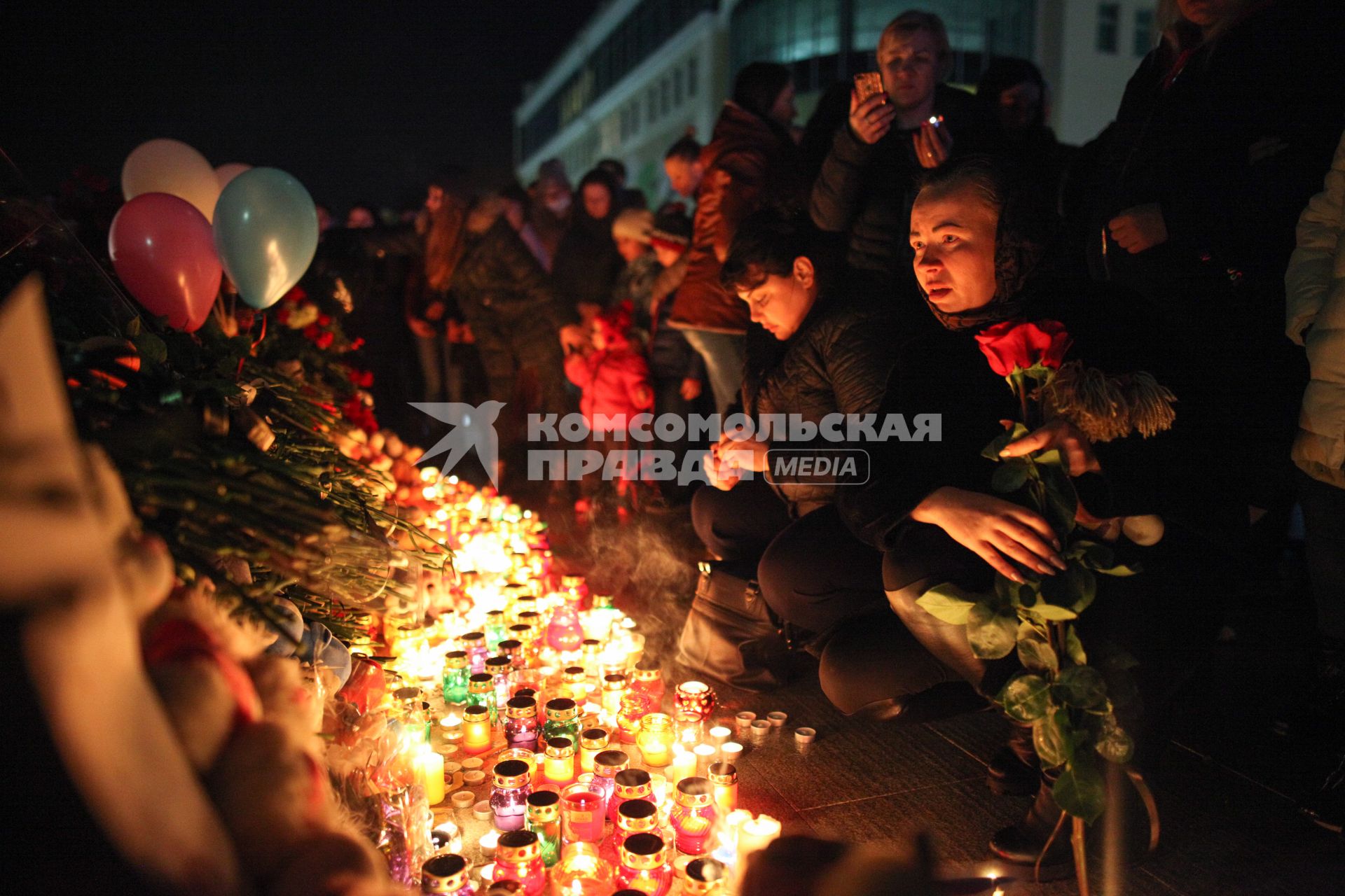 Ставрополь. Жители города пришли на акцию памяти о погибших при пожаре в  кемеровском ТЦ `Зимняя вишня`.