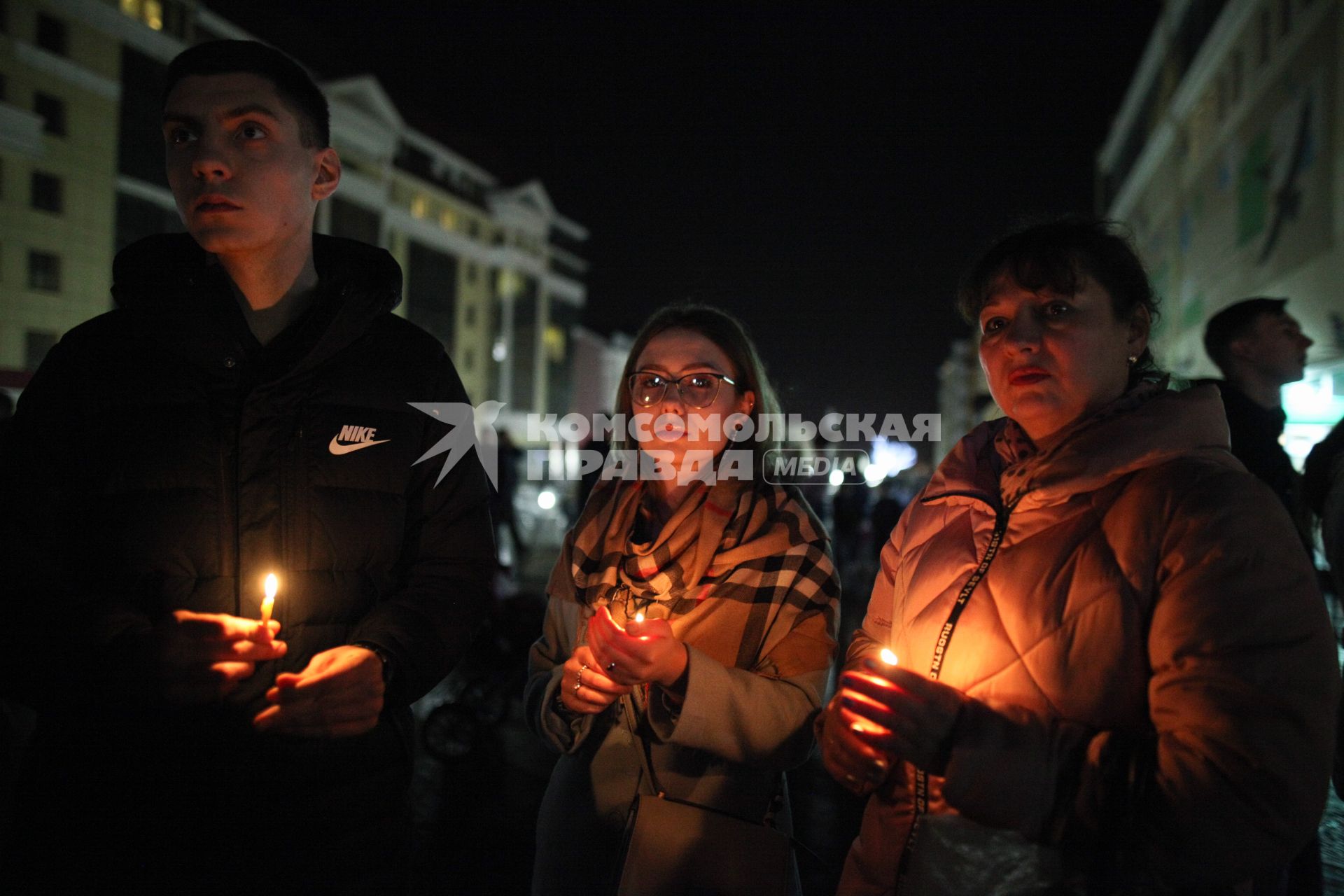 Ставрополь. Жители города пришли на акцию памяти о погибших при пожаре в  кемеровском ТЦ `Зимняя вишня`.