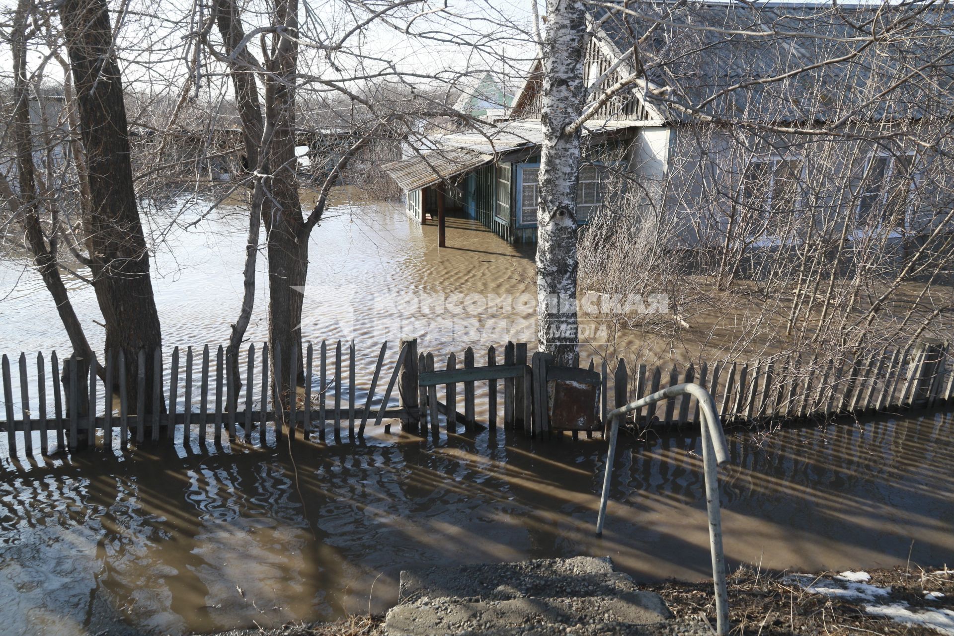 Алтай, село Зеленый Дол. Затопленные  дома.