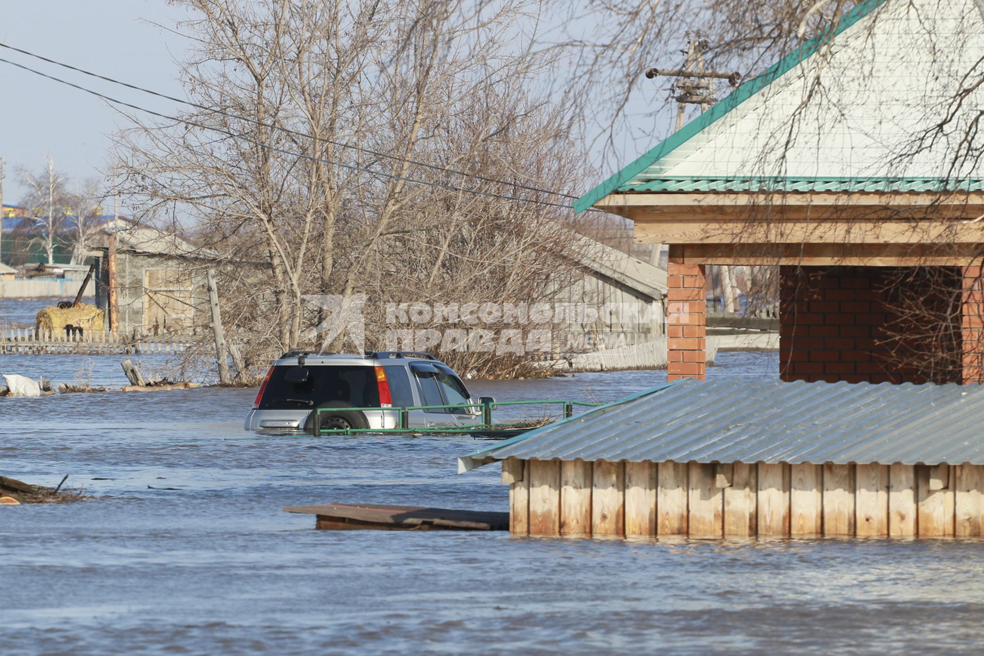 Алтай, село Зеленый Дол. Затопленные  дома.