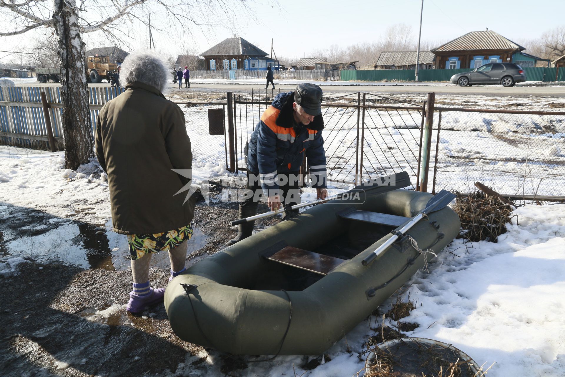 Алтай, село Николаевка.  Подготовка к эвакуации местных жителей .