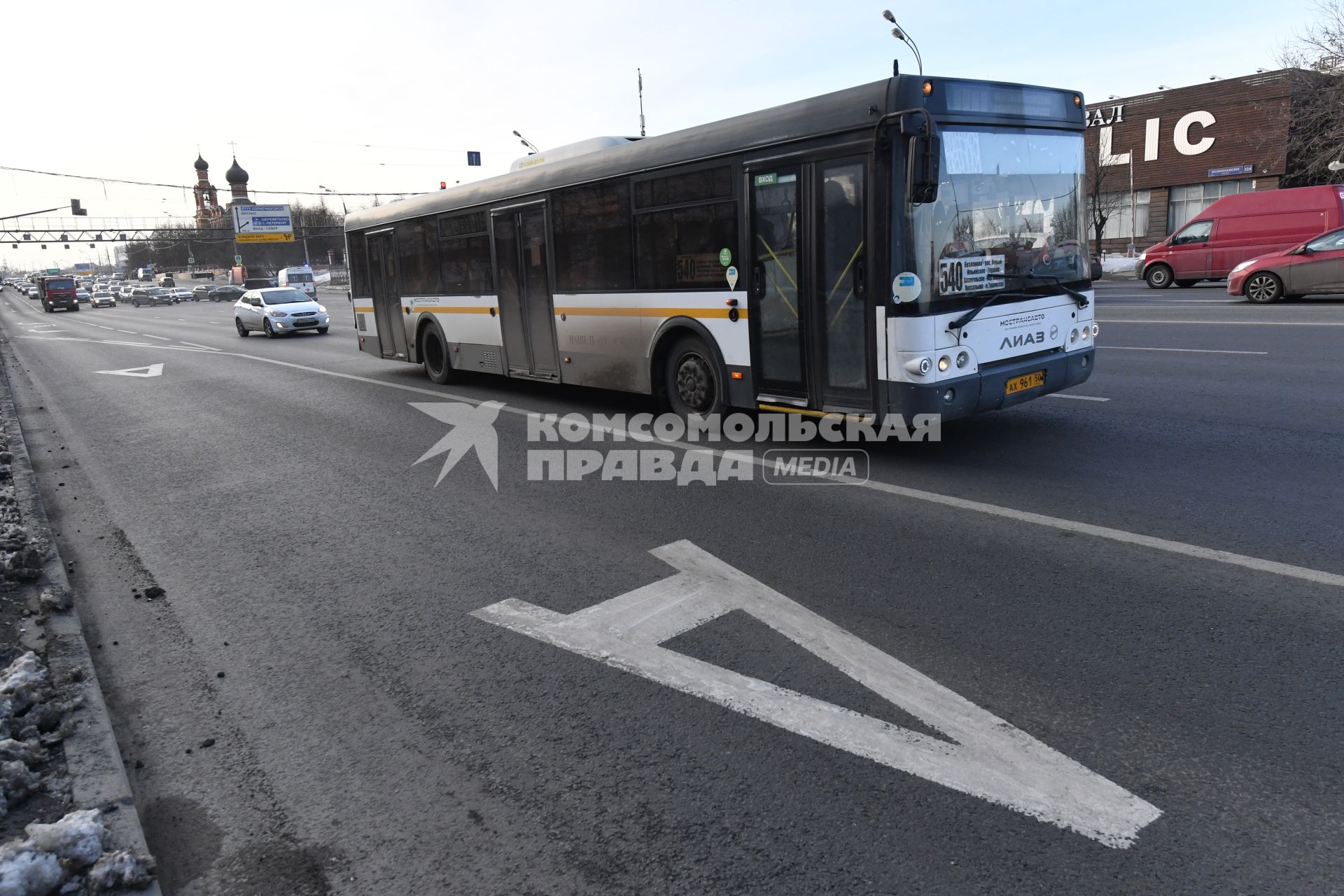 Москва. Выделенная полоса для общественного транспорта на Волоколамском шоссе.