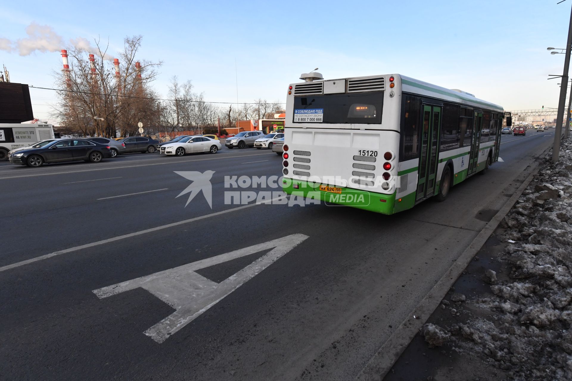 Москва. Выделенная полоса для общественного транспорта на Волоколамском шоссе.