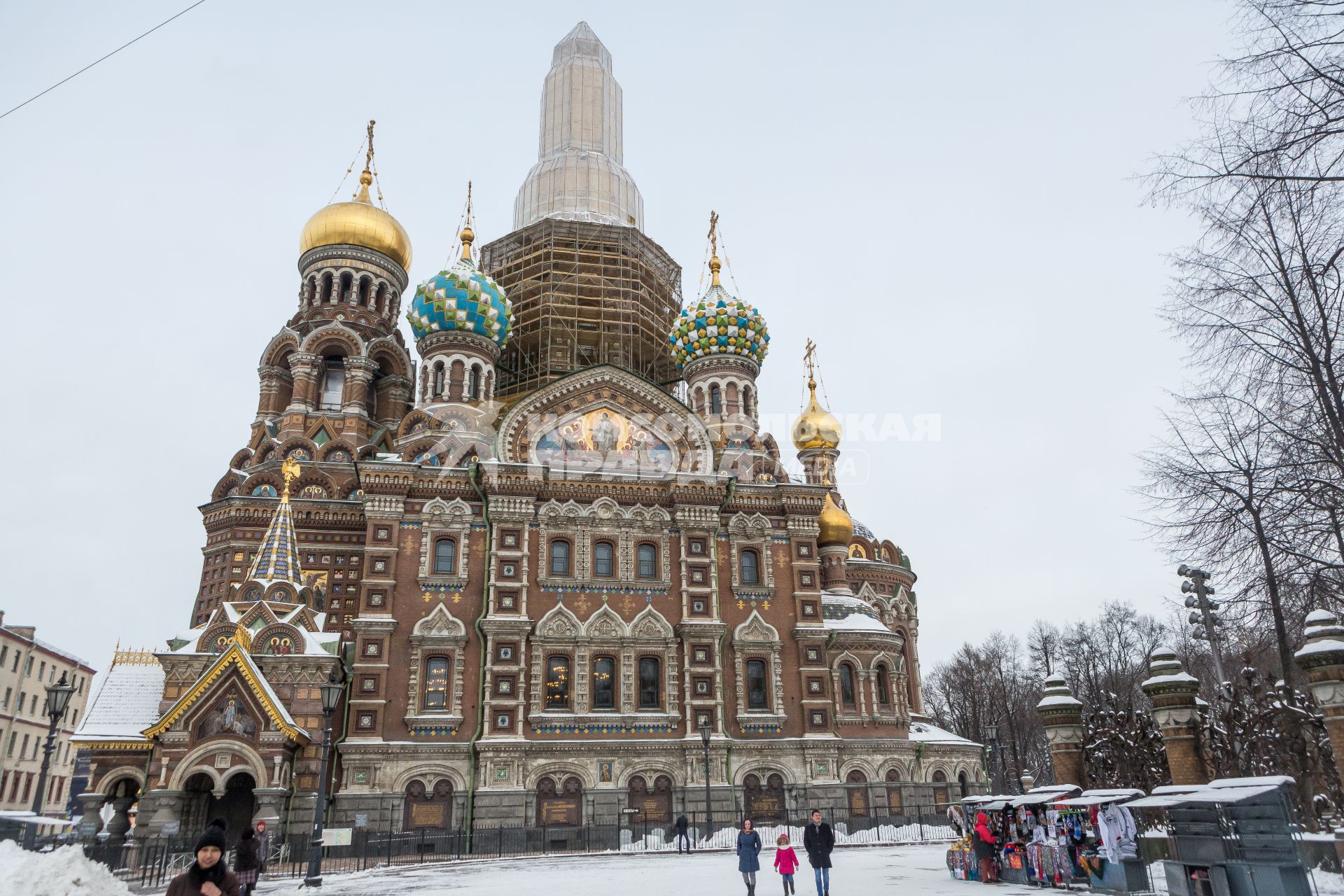 Санкт-Петербург.   Вид на храм  Воскресения Христова   `Спаса на Крови `.