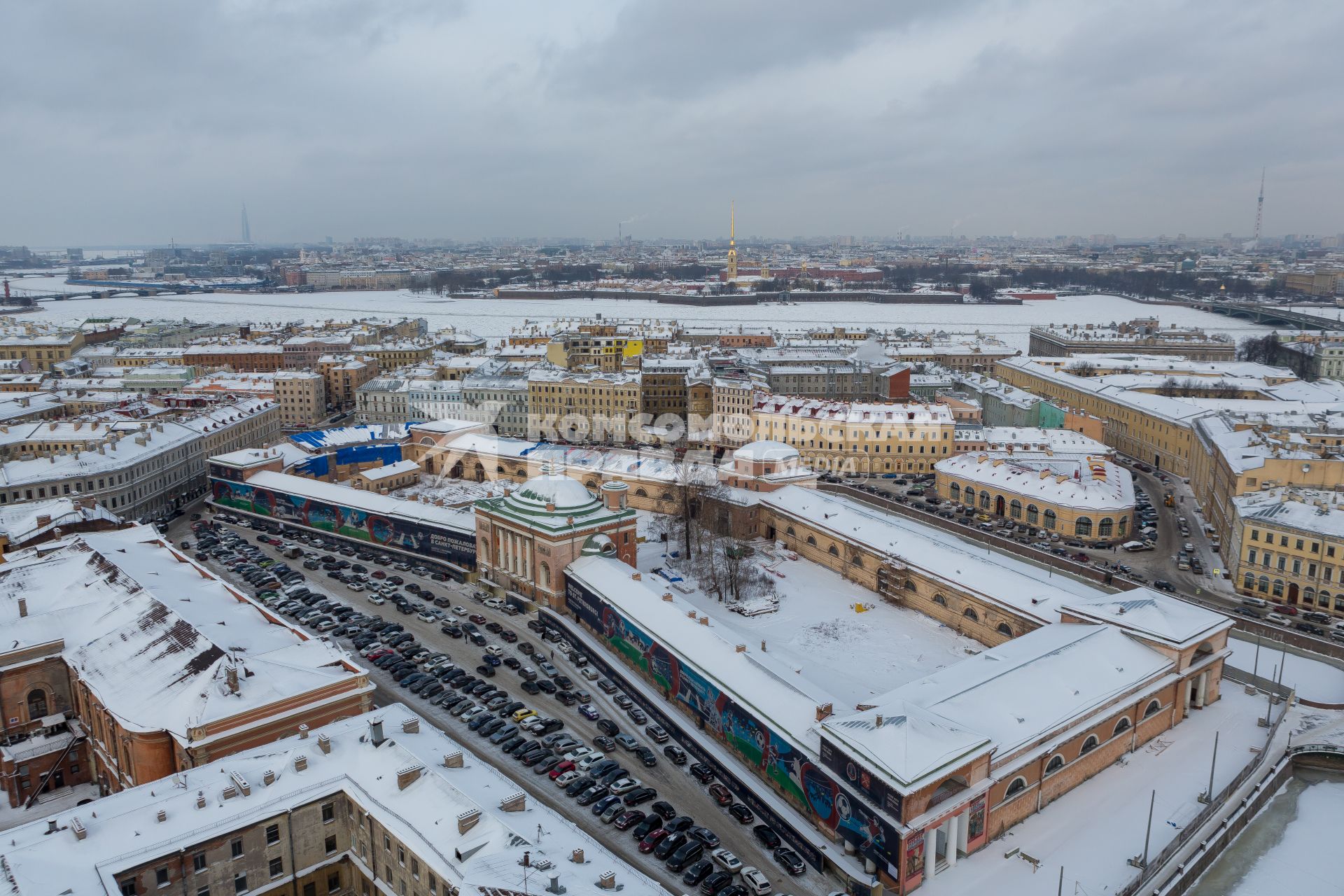 24.01.18 Санкт-Петербург.   Вид на город, на Конюшенное ведомство и Петропавловскую крепость.