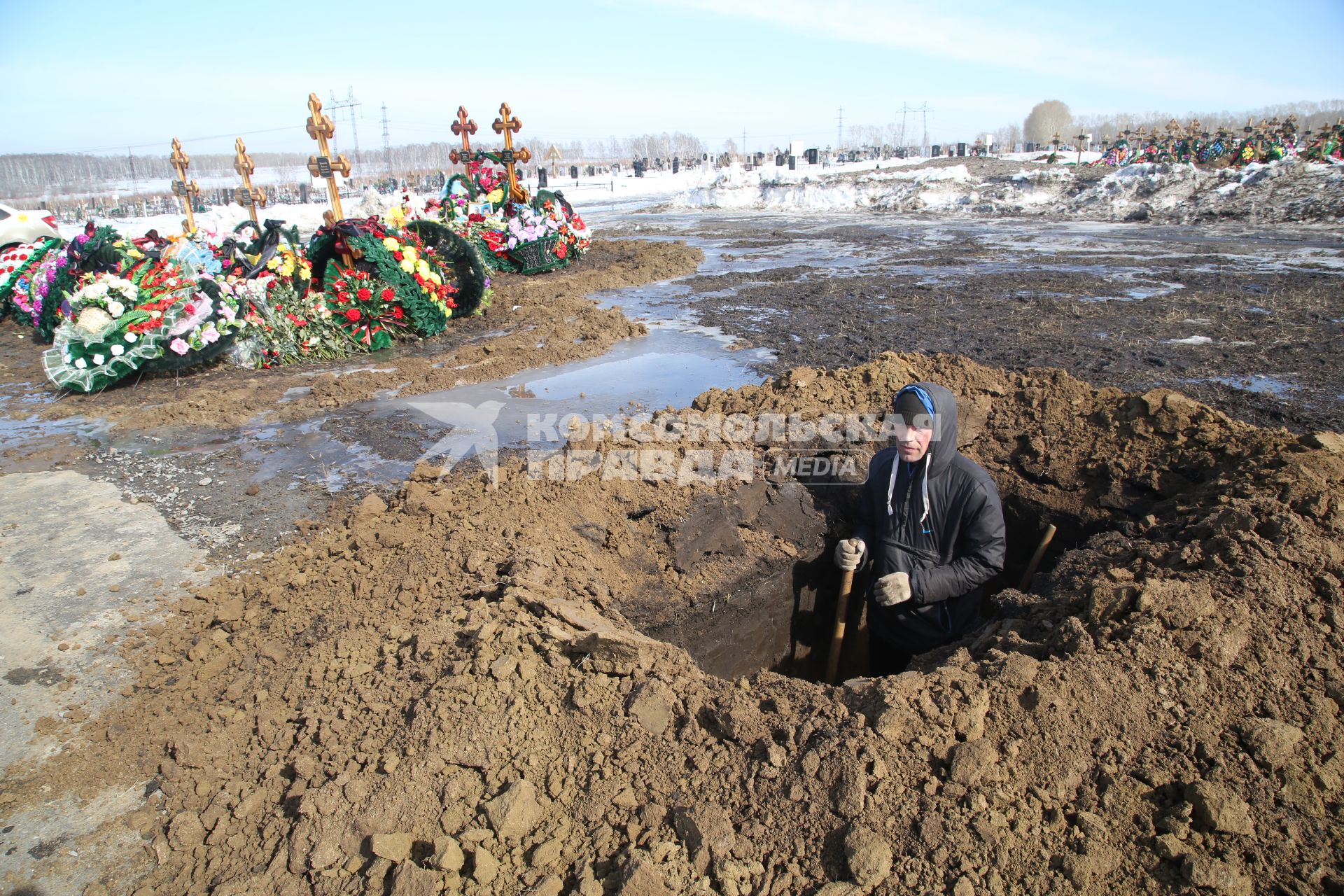 Диск 262. Кемерово Торговый Центр Зимняя Вишня март 2018 года После пожара кладбище венки похороны кресты дети горе траур