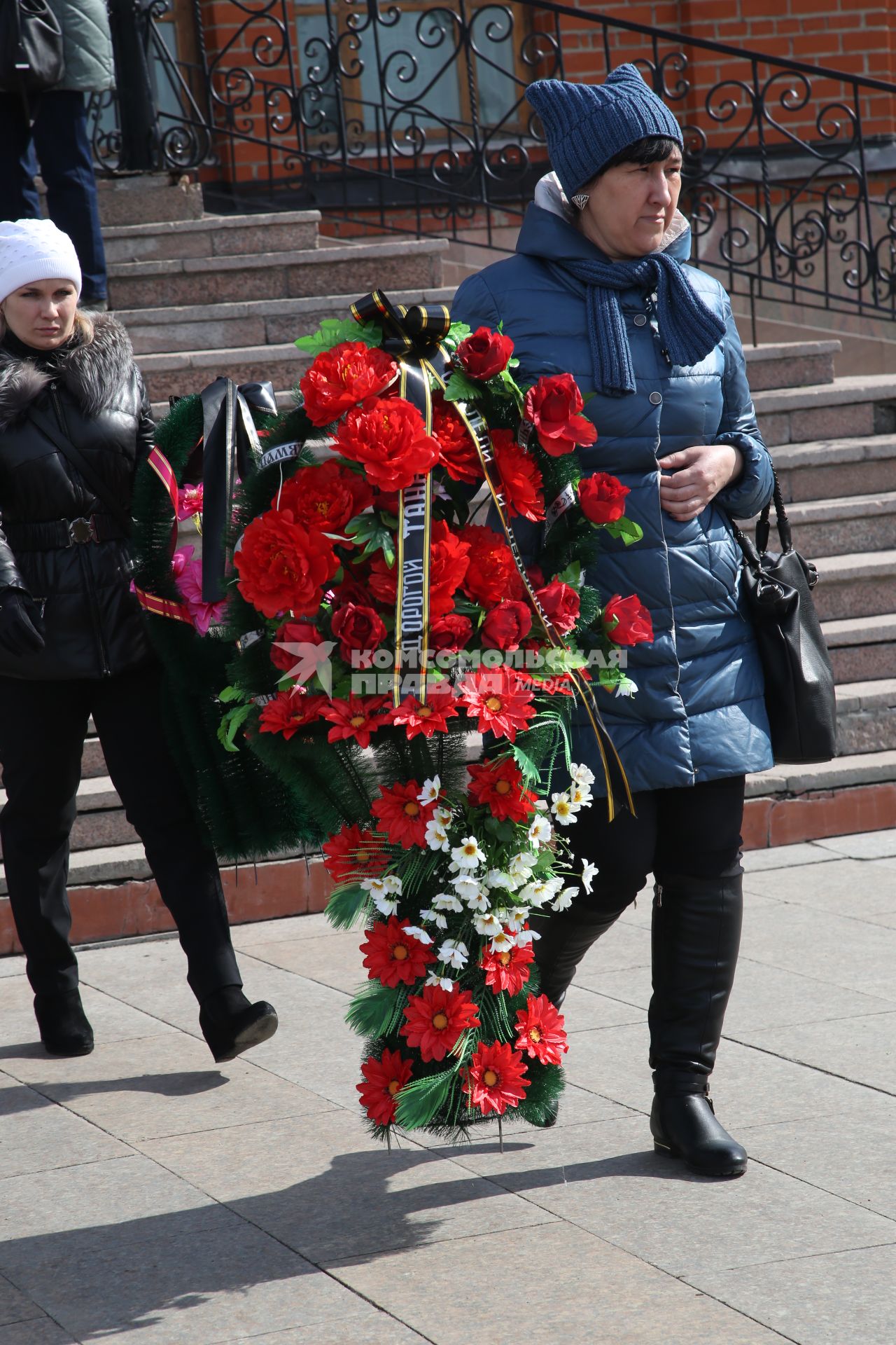 Диск 262. Кемерово Торговый Центр Зимняя Вишня март 2018 года После пожара венки траур похороны дети