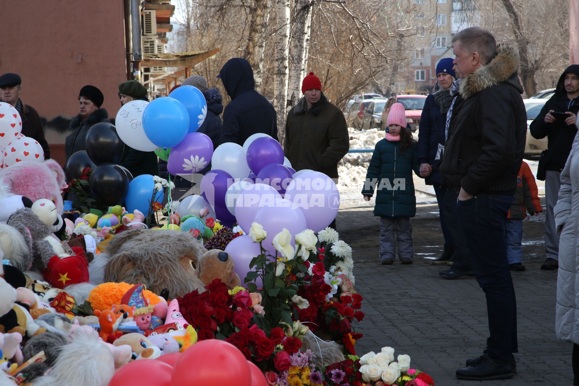 Диск 262. Кемерово Торговый Центр Зимняя Вишня март 2018 года После пожара акция митинг память игрушки свечи дети