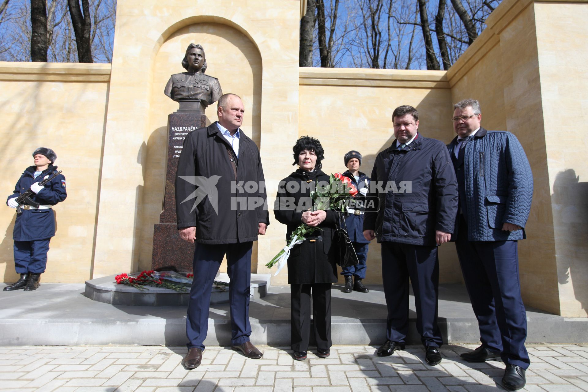 Ставрополь. Открытие  памятника  кавалеру трех Орденов Славы Матрене Наздрачевой  возле Краевой больницы Ставрополя.