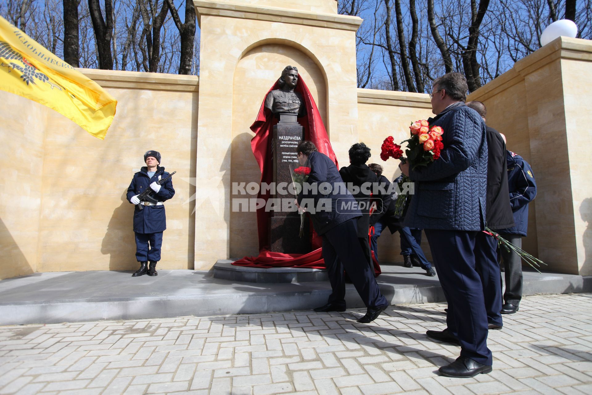 Ставрополь. Открытие  памятника  кавалеру трех Орденов Славы Матрене Наздрачевой  возле Краевой больницы Ставрополя.