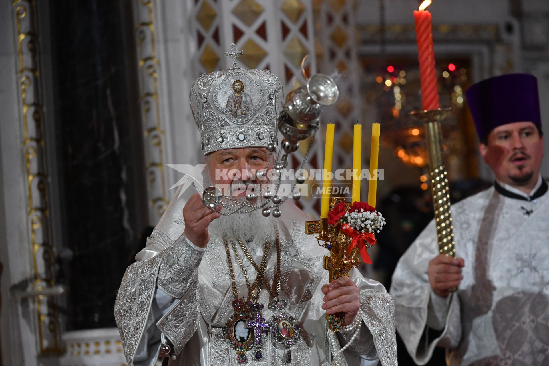 Москва. Патриарх Московский и всея Руси Кирилл во время праздничного пасхального богослужения в храме Христа Спасителя.