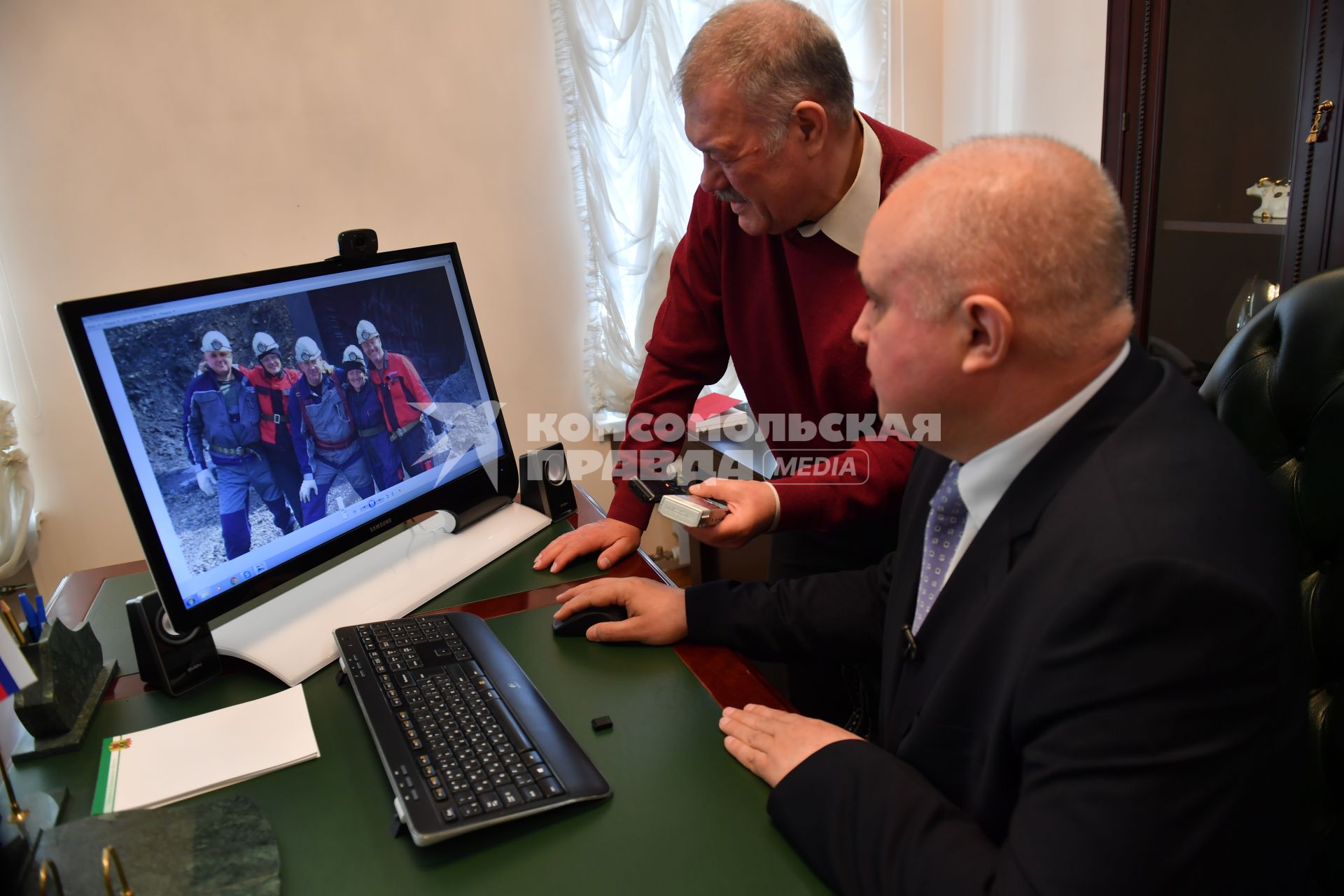 Москва. Корреспондент `Комсомольской правды` Александр Гамов и врио губернатора Кемеровской области Сергей Цивилев.