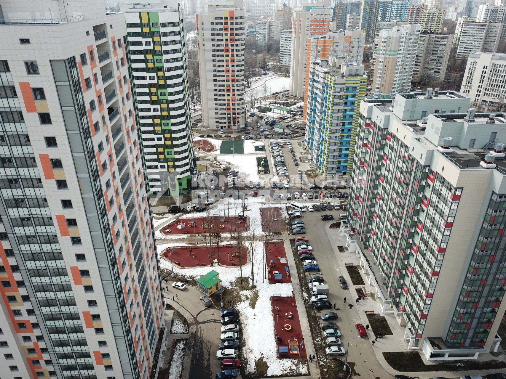 Москва. Вид на дома ,  построенные  в рамках программы реновации на бульваре Рокоссовского.