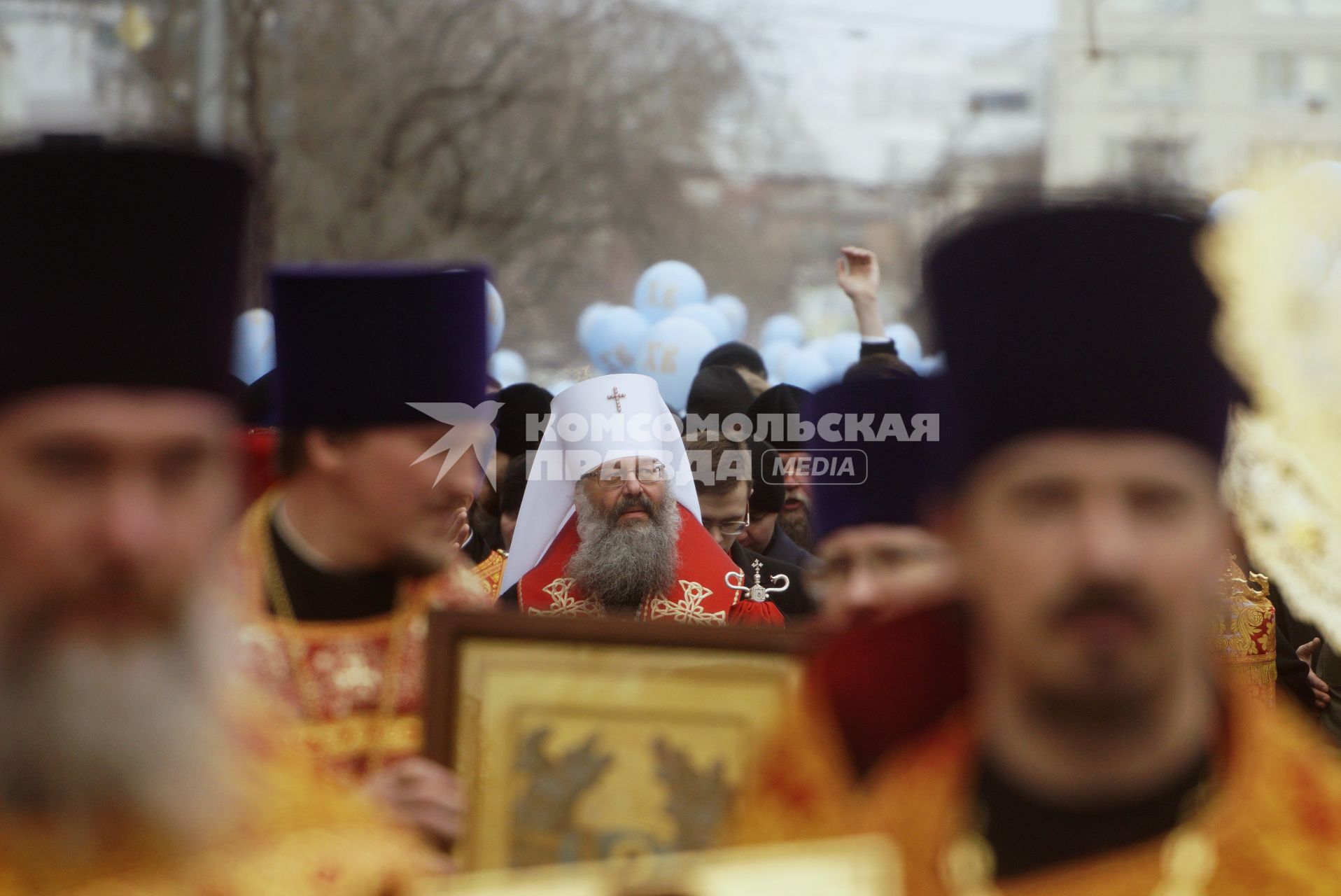 Екатеринбург. Митрополит Екатеринбургский и Верхотурский Кирилл, во время пасхального крестного хода