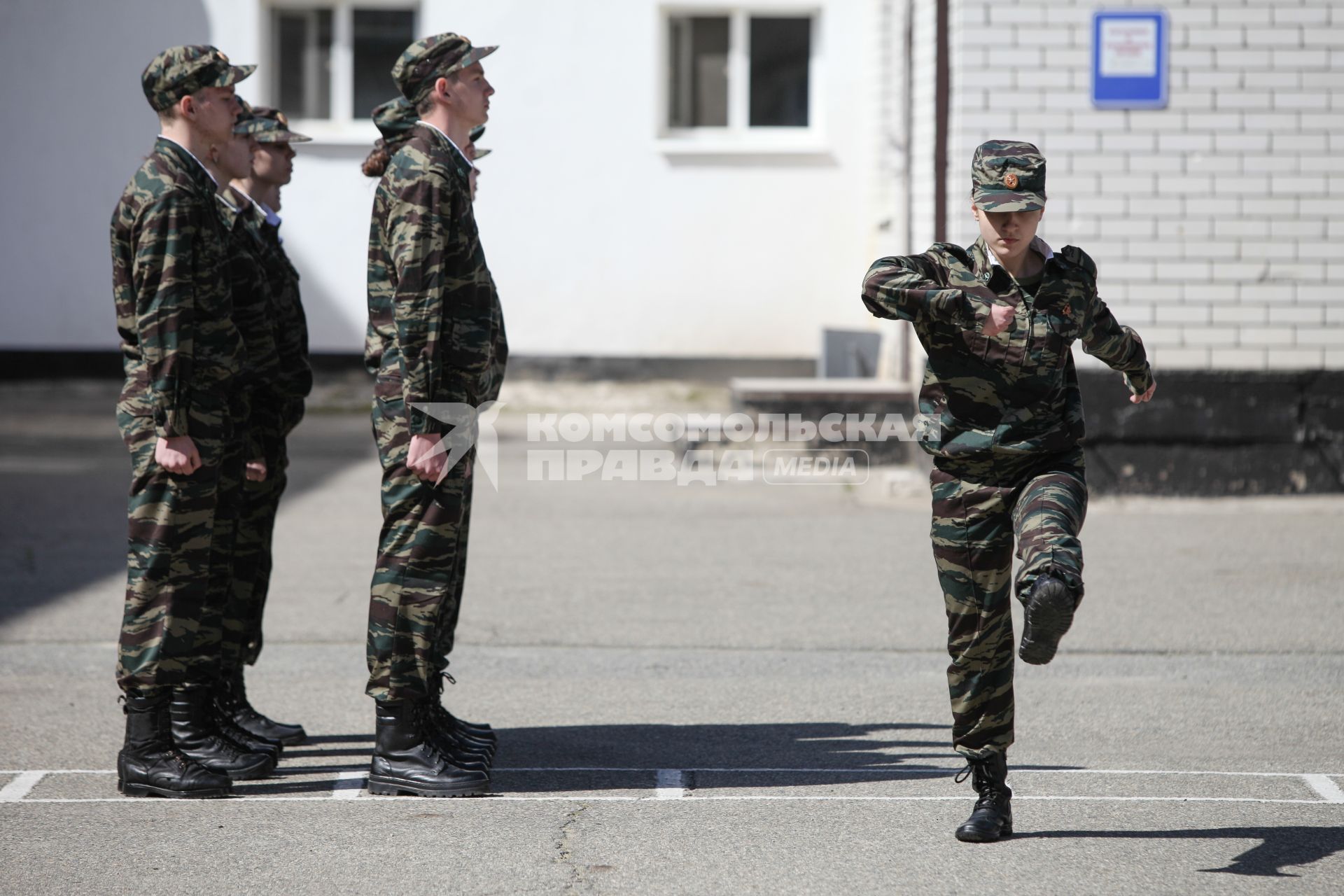 Ставрополь. Смотр  строевой подготовки отрядов  юнармейцев.