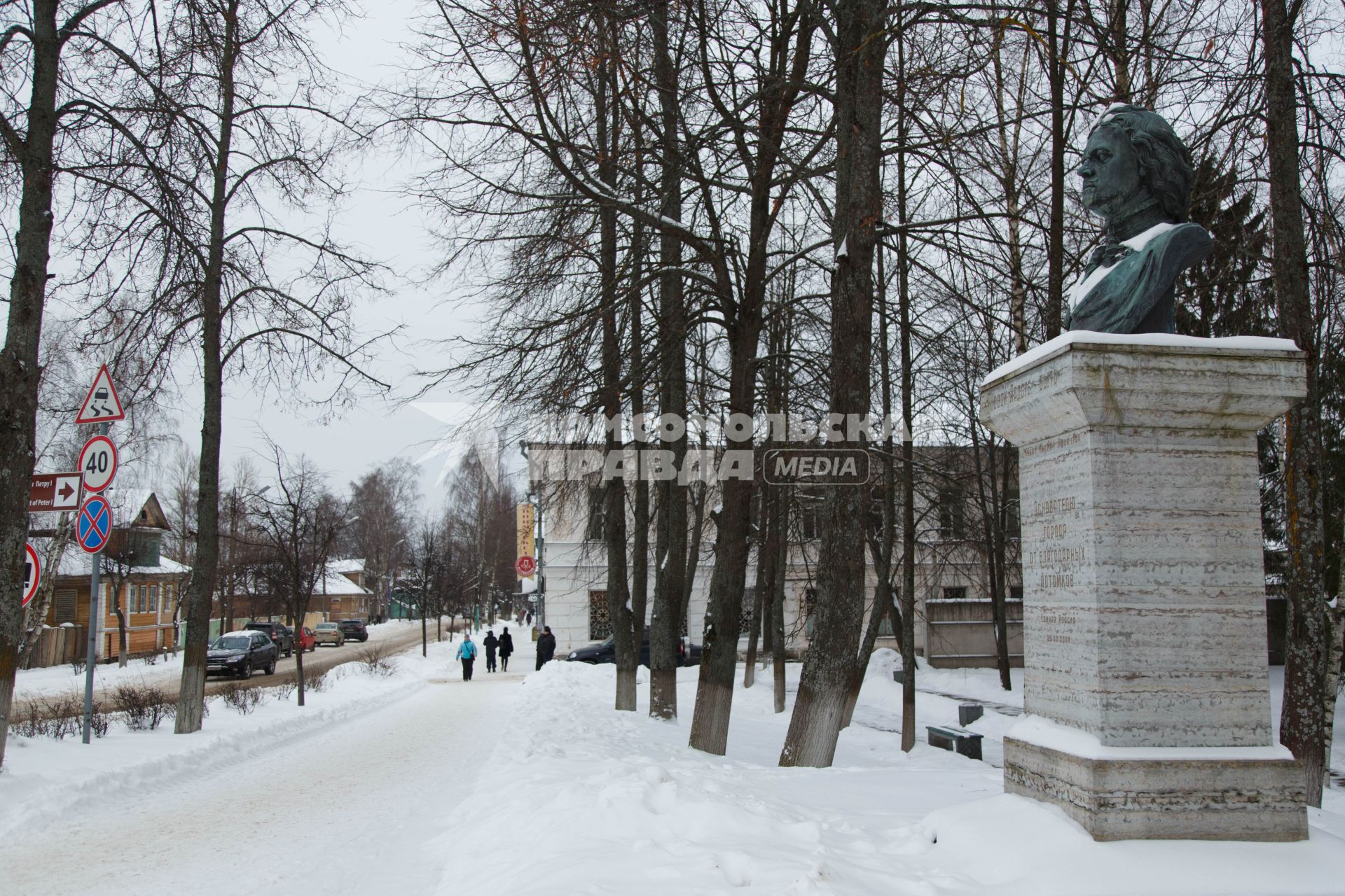 Новая Ладога.  Бюст Петру I основателю города.