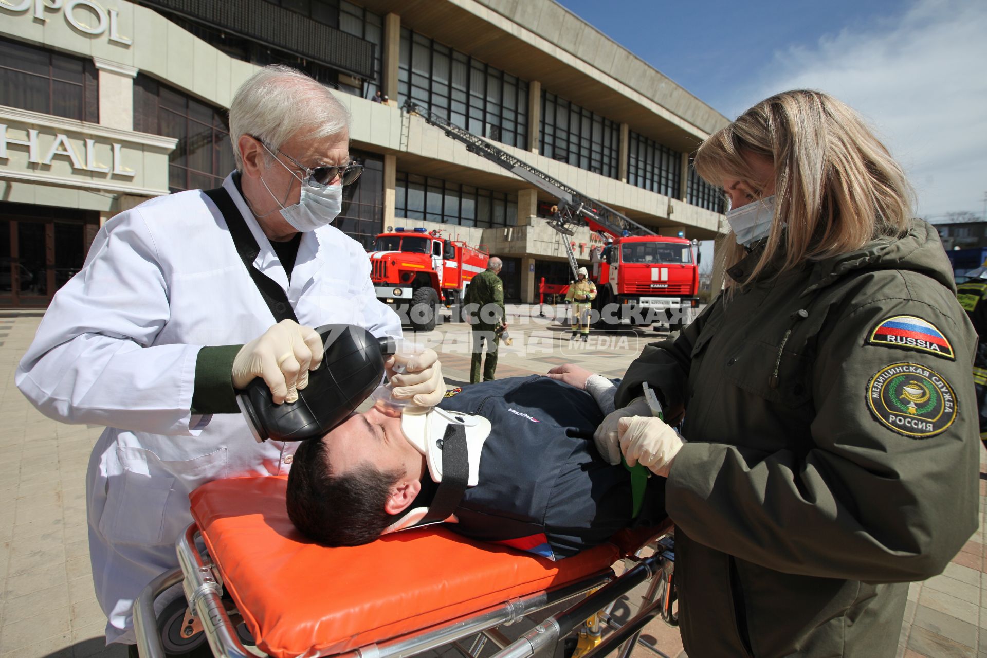 Ставрополь.  Оказание первой медицинской помощи во время  пожарно-тактических учений МЧС во Дворце культуры и спорта.