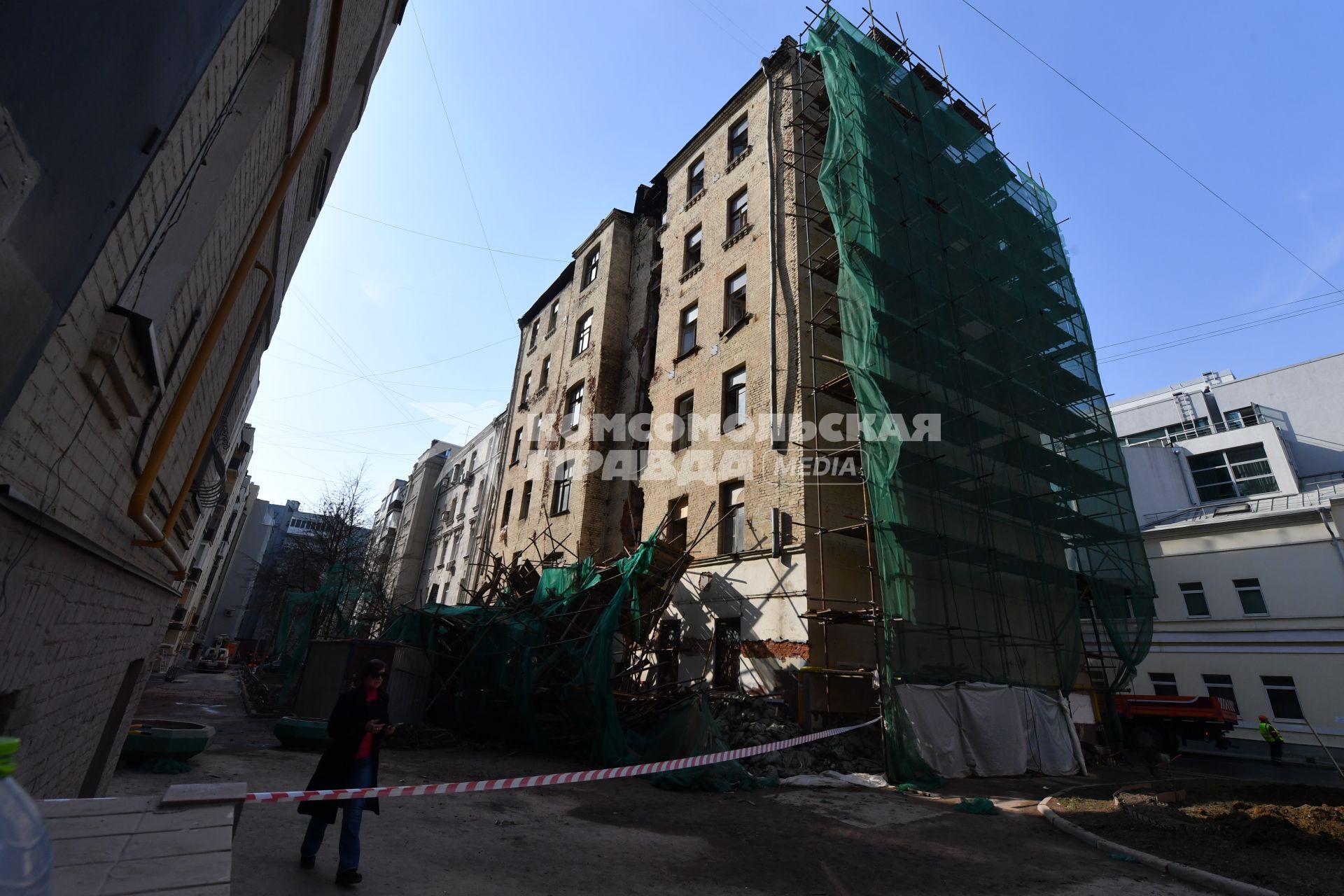 Москва.  Частичное обрушение жилого дома в Пушкаревом переулке.