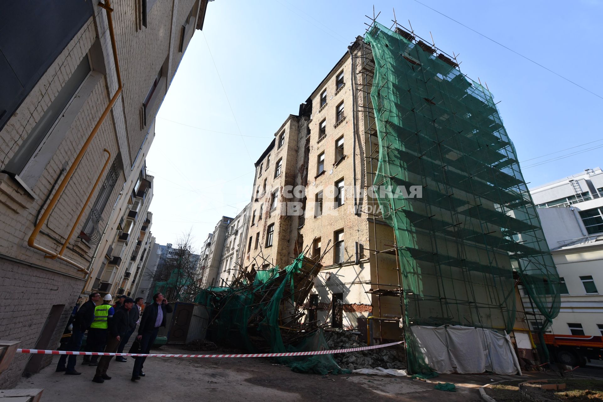 Москва.  Частичное обрушение жилого дома в Пушкаревом переулке.