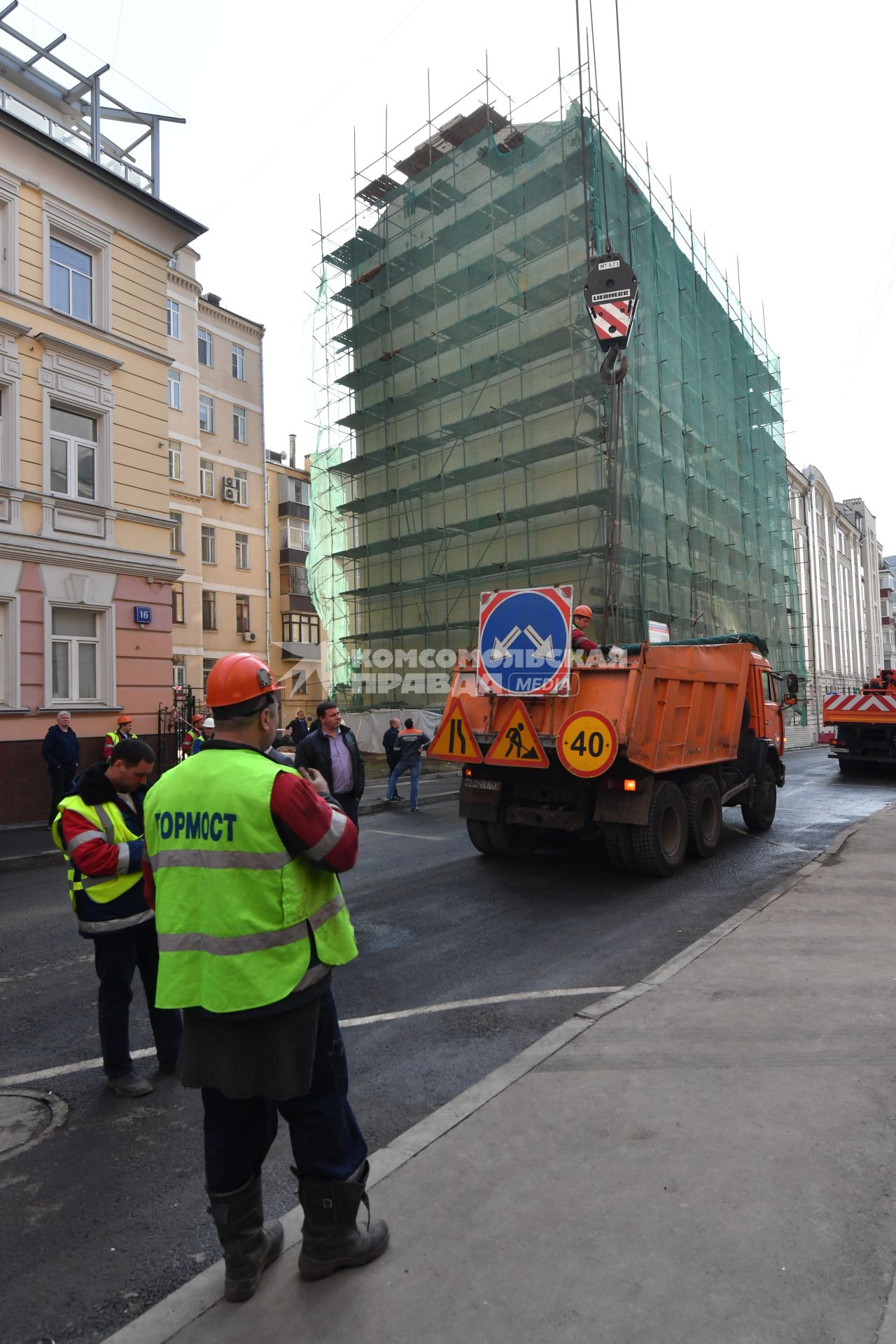 Москва.  Частичное обрушение жилого дома в Пушкаревом переулке.