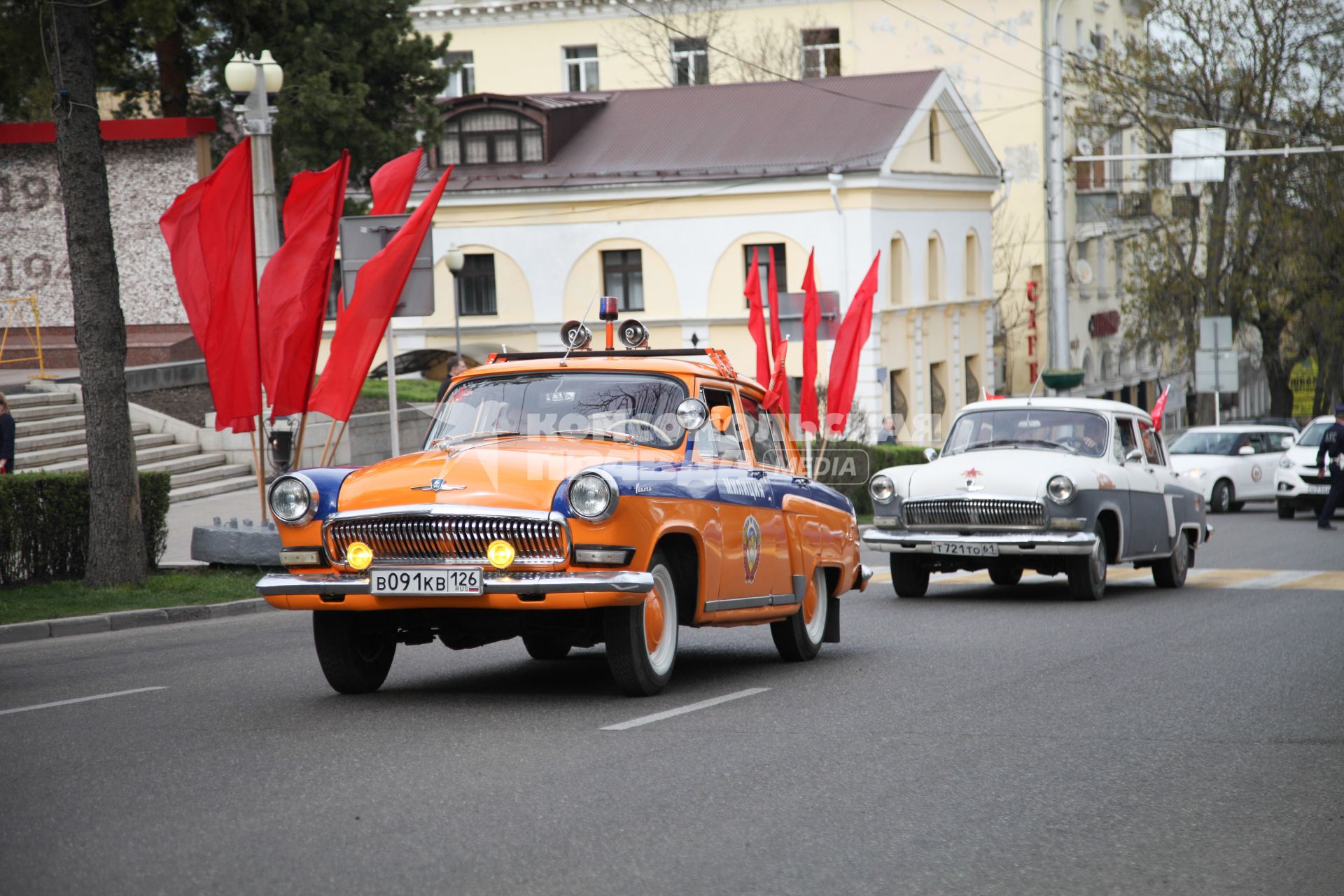 Ставрополь.  Участники  краевого  автопробега  `Эх, путь дорожка фронтовая`, посвященного  73-й годовщине Победы в Великой Отечественной войне.