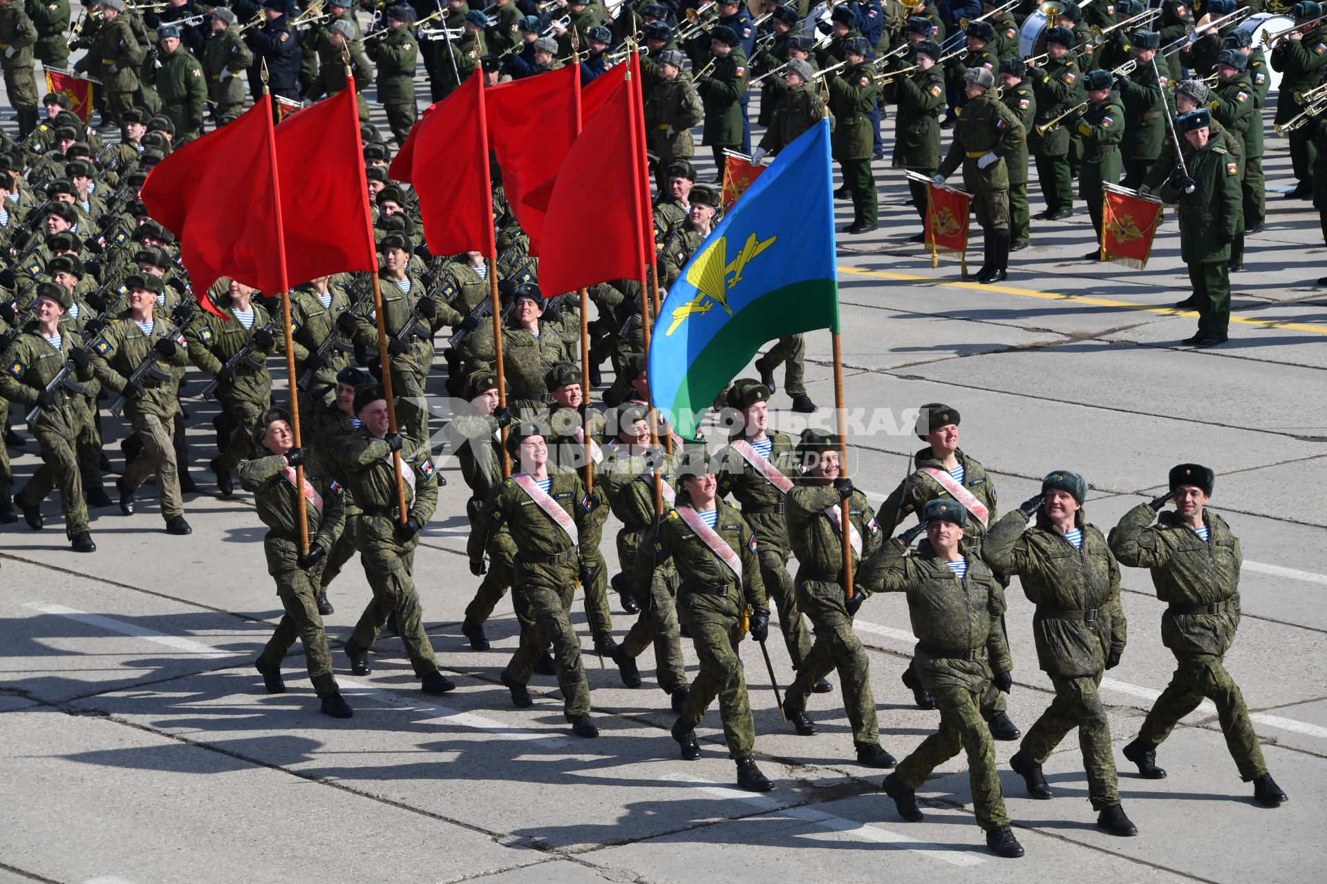 Московская область, Алабино. Военнослужащие на репетиции военного парада, посвященного 73-й годовщине Победы в Великой Отечественной войне.