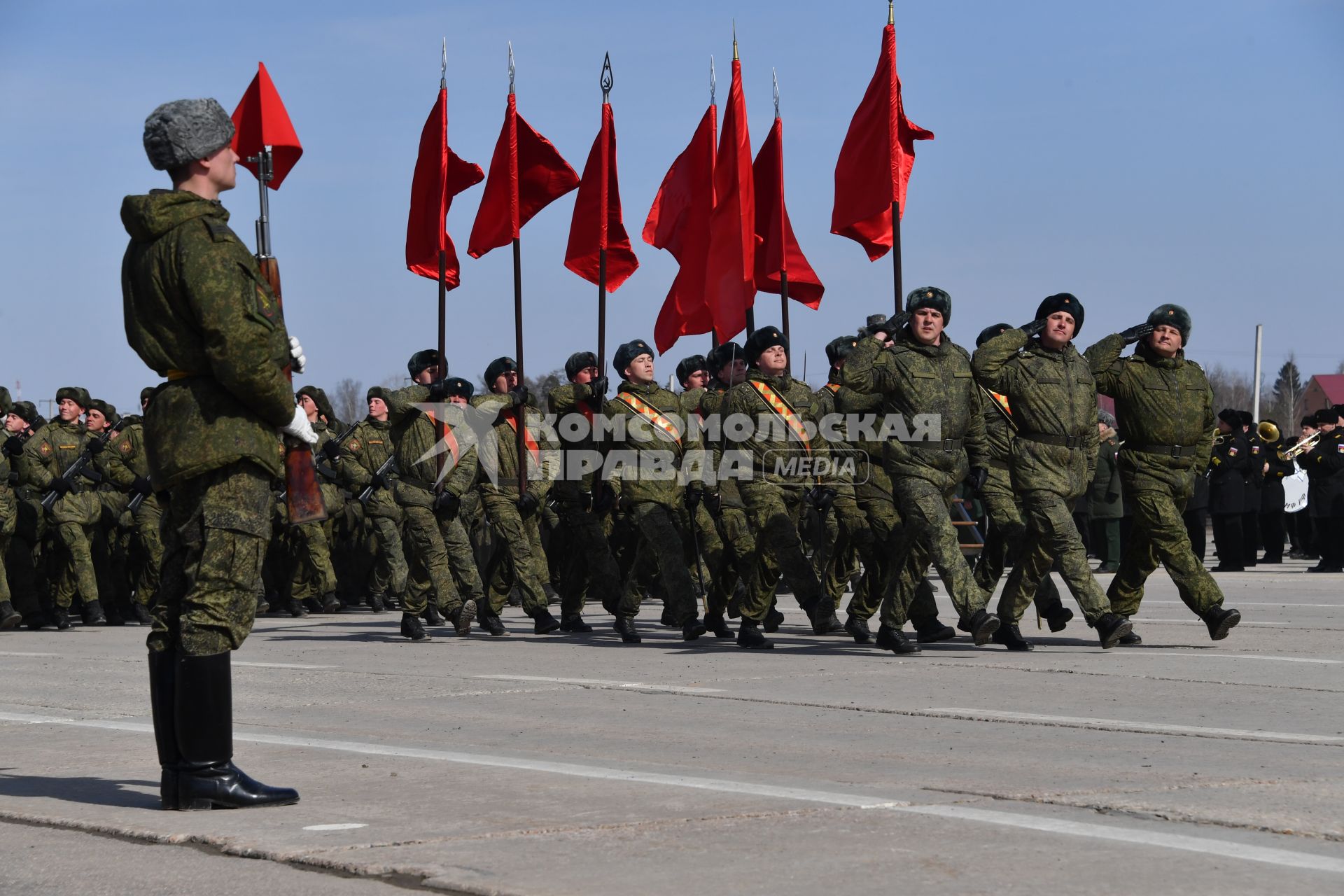 Московская область, Алабино. Военнослужащие на репетиции военного парада, посвященного 73-й годовщине Победы в Великой Отечественной войне.