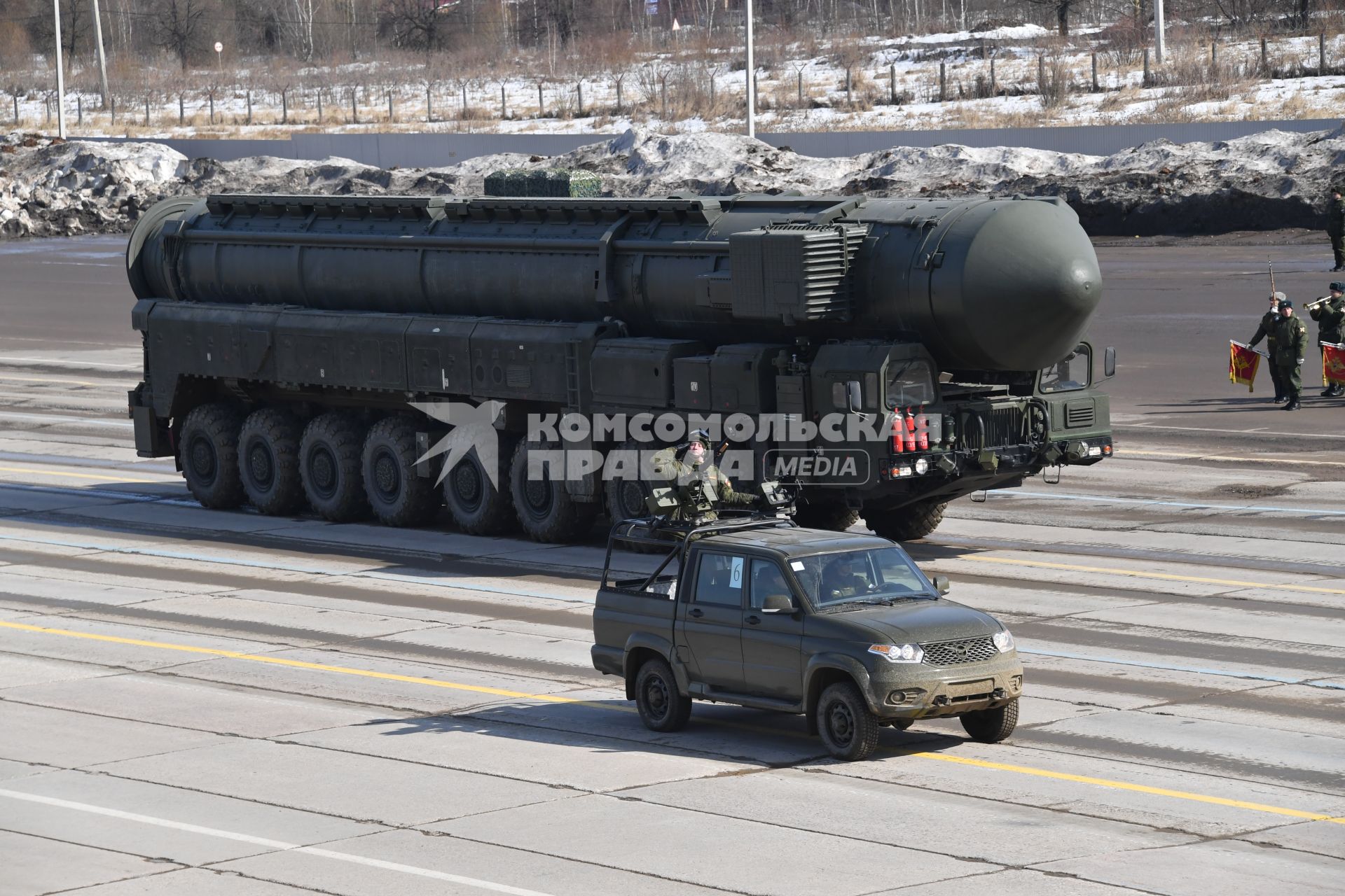 Московская область, Алабино. Подвижный грунтовый ракетный комплекс (ПГРК) `Ярс` на репетиции военного парада, посвященного 73-й годовщине Победы в Великой Отечественной войне.