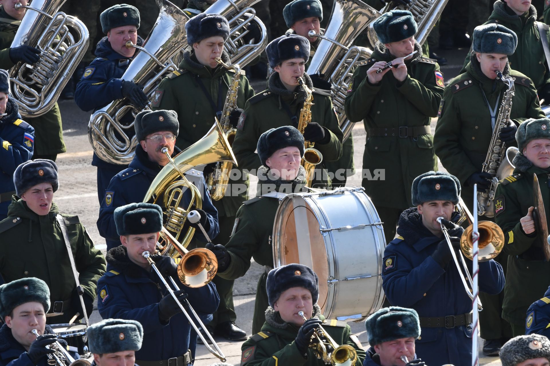 Московская область, Алабино. Военнослужащие на репетиции военного парада, посвященного 73-й годовщине Победы в Великой Отечественной войне.