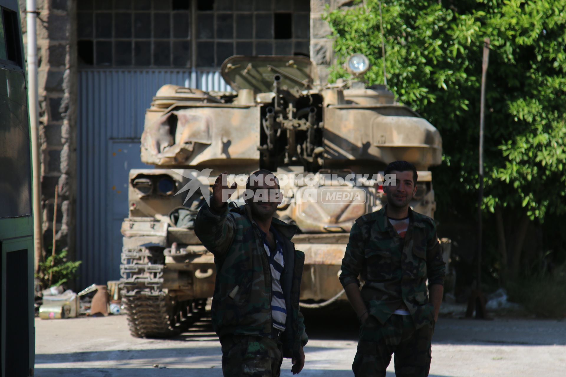 Сирия. Военннослужащие сирийской армии в южном пригороде Дамаска Ярмук.