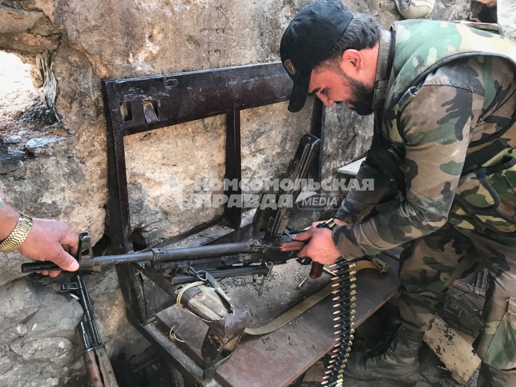 Сирия. Военнослужащие сирийской армии в южном пригороде Дамаска Ярмук.