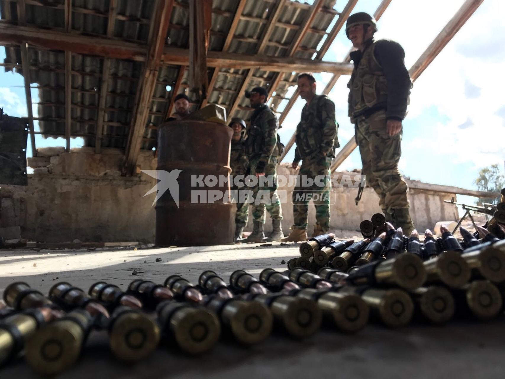 Сирия. Военнослужащие сирийской армии в южном пригороде Дамаска Ярмук.