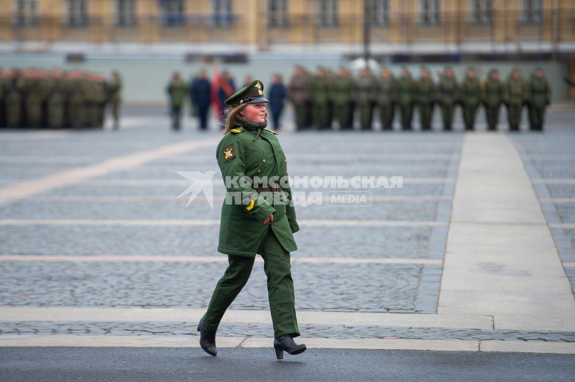 Санкт-Петербург. Парадные расчеты военнослужащих на репетиции военного парада, посвященного 73-й годовщине  Победы в Великой Отечественной войне, на Дворцовой площади.