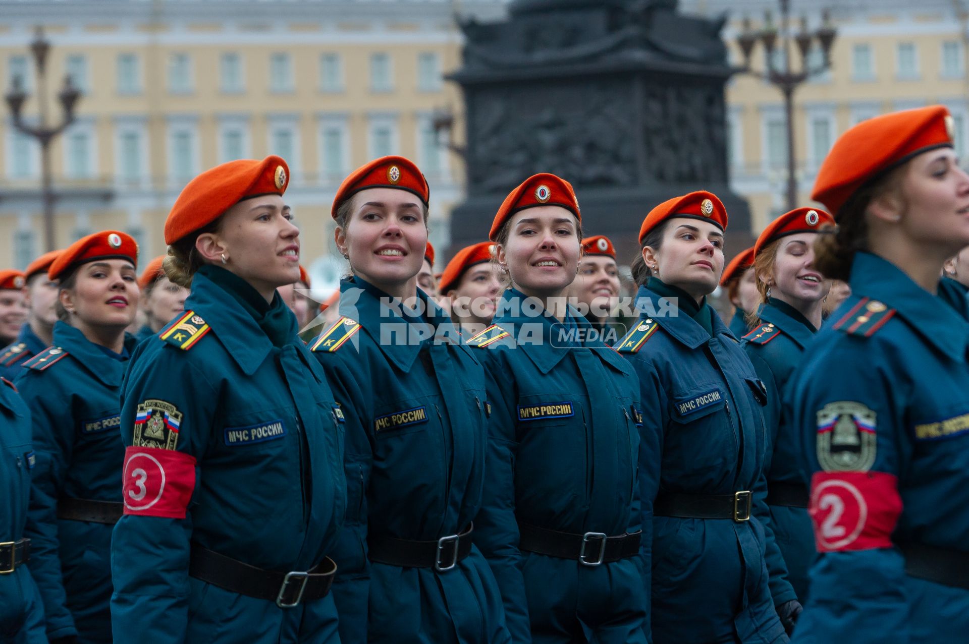 Санкт-Петербург. Парадные расчеты военнослужащих на репетиции военного парада, посвященного 73-й годовщине  Победы в Великой Отечественной войне, на Дворцовой площади.